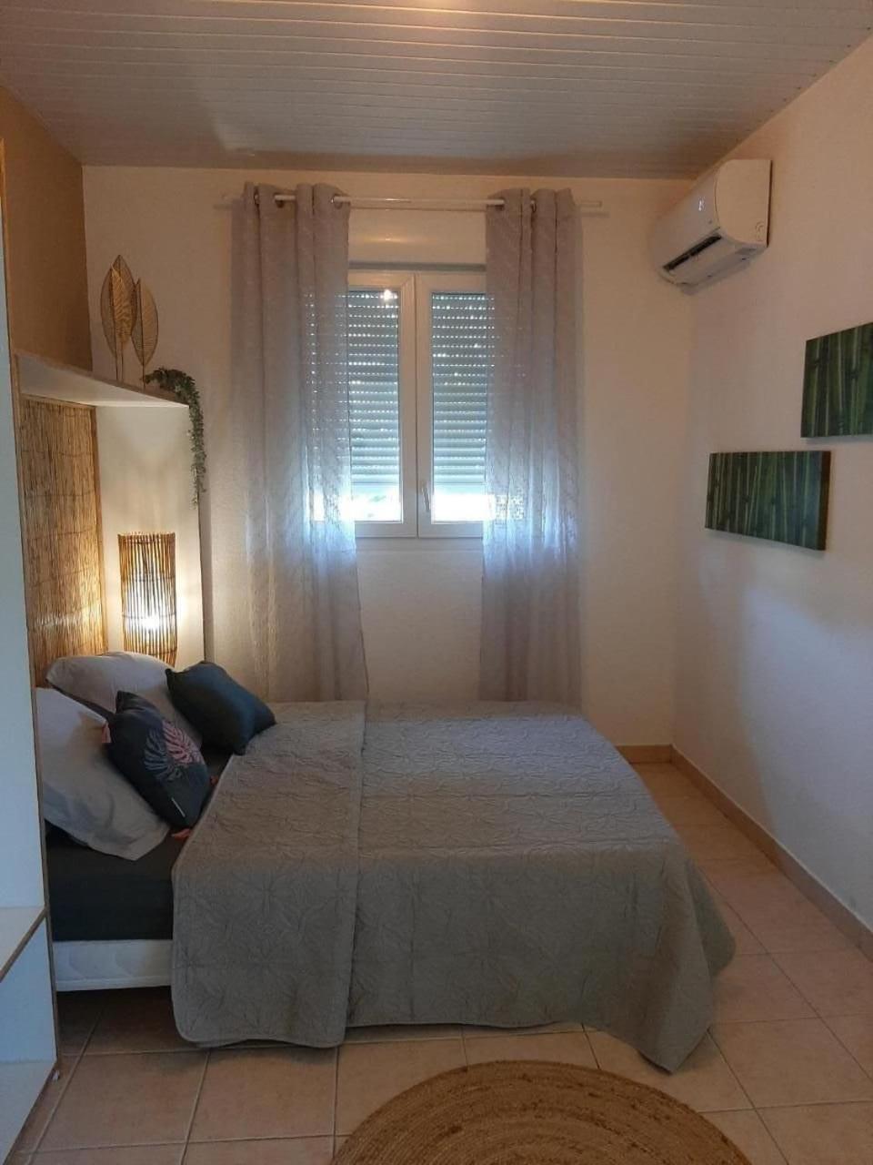 Deluxe One-Bedroom Apartment photo 1