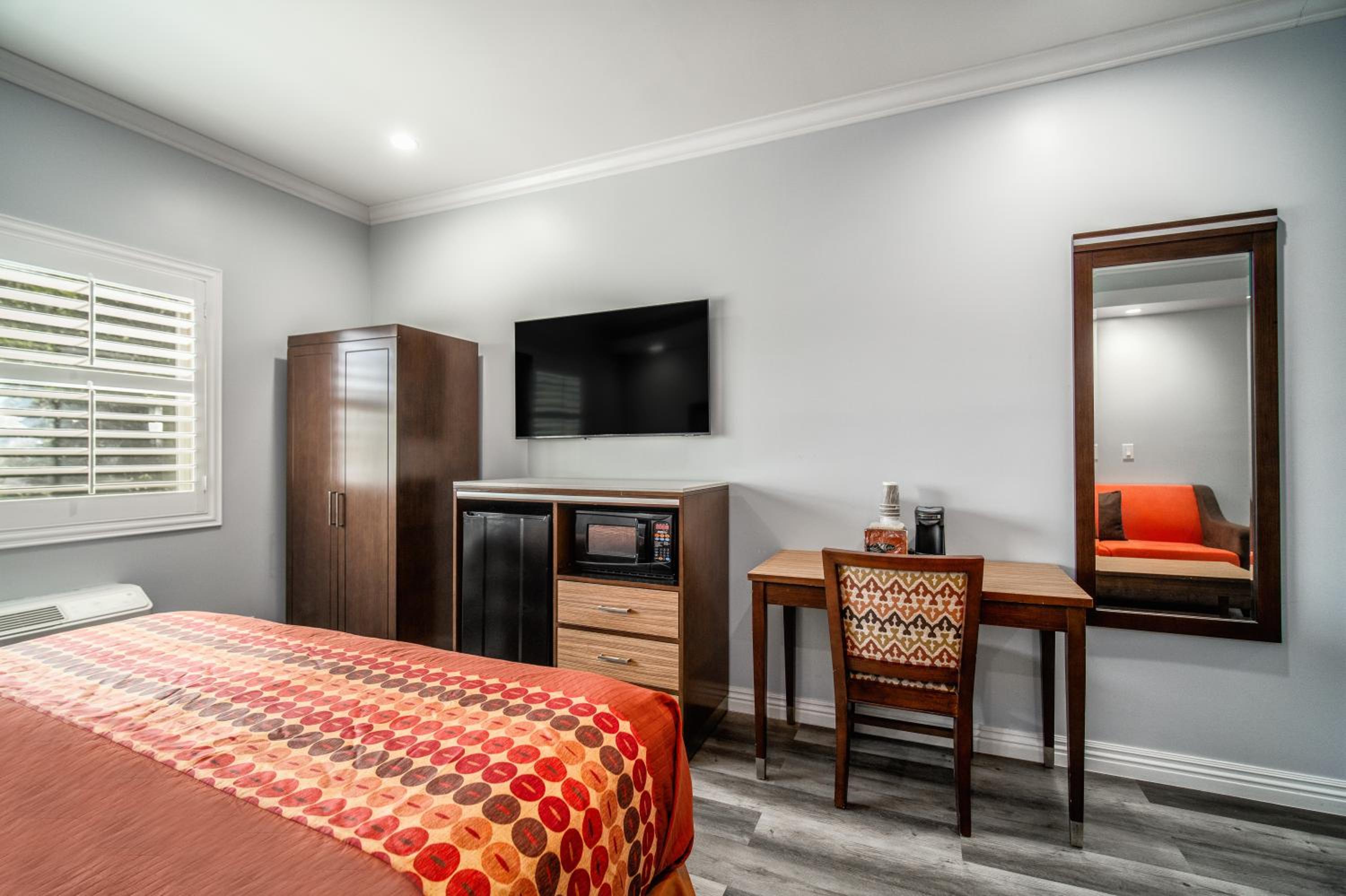 King Room - Accessible/Non-Smoking - Photo 5