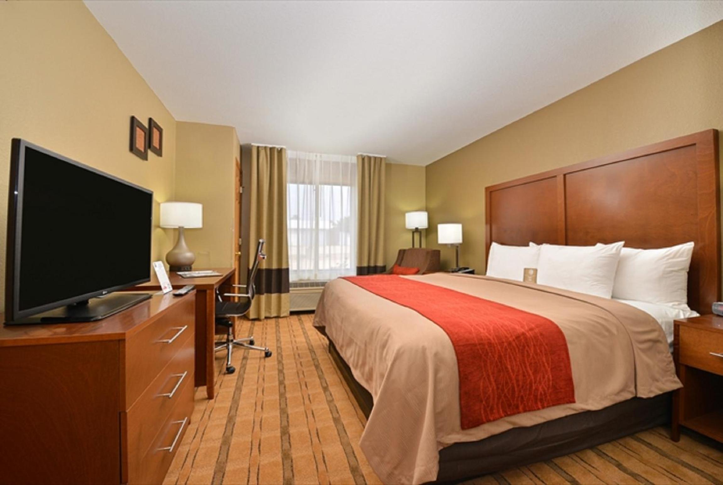 King Room - Non-Smoking - Photo 5