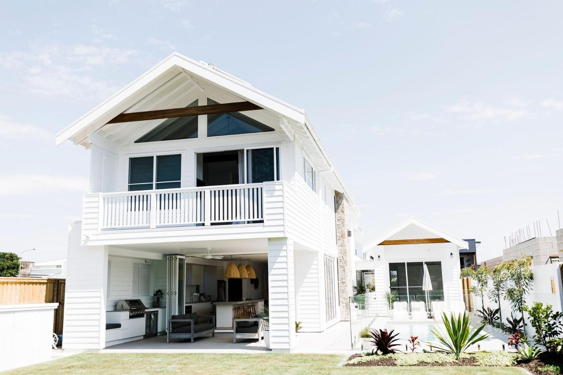 Five-Bedroom House photo 2