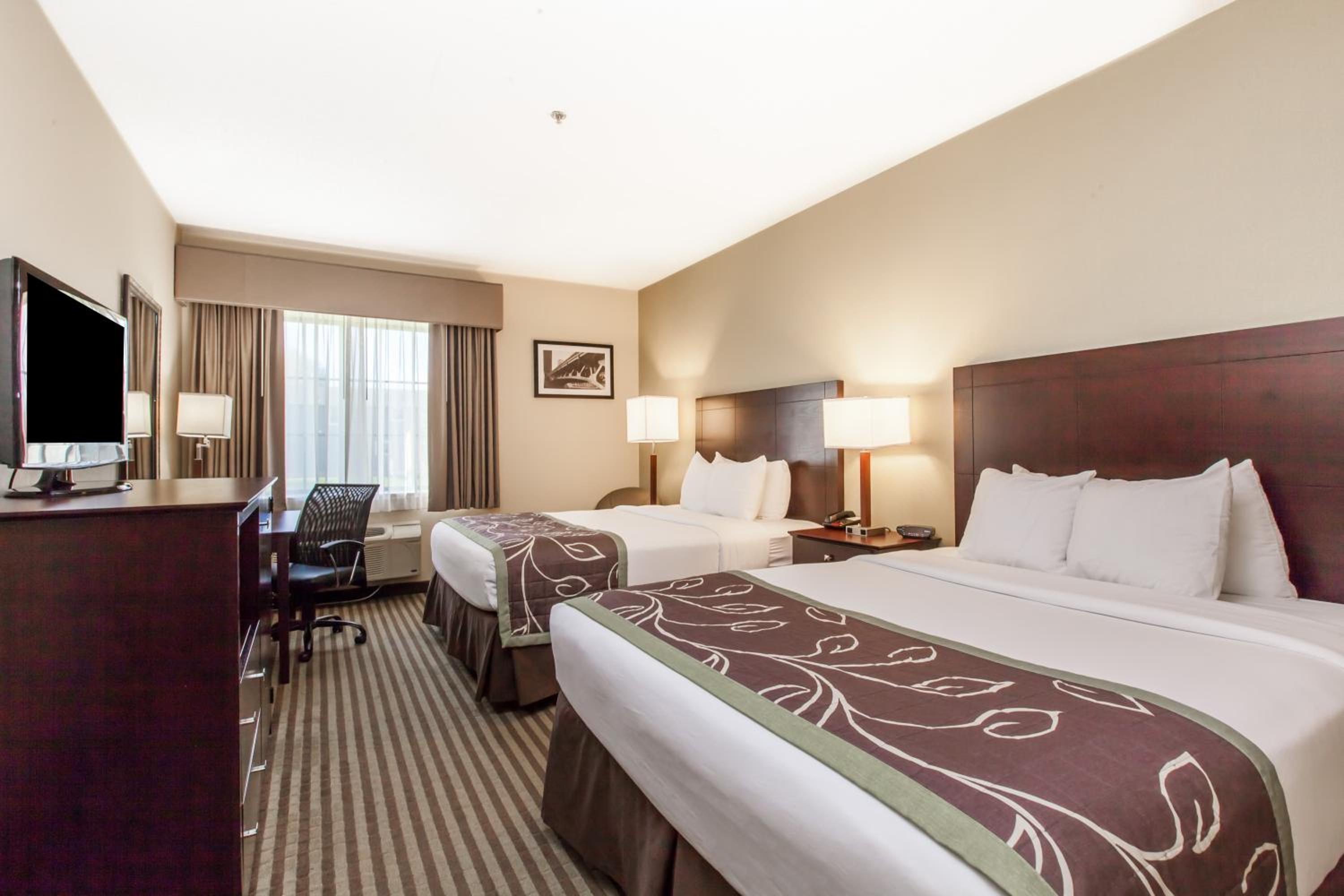 Queen Room With Two Queen Beds - Non-Smoking - Photo 1