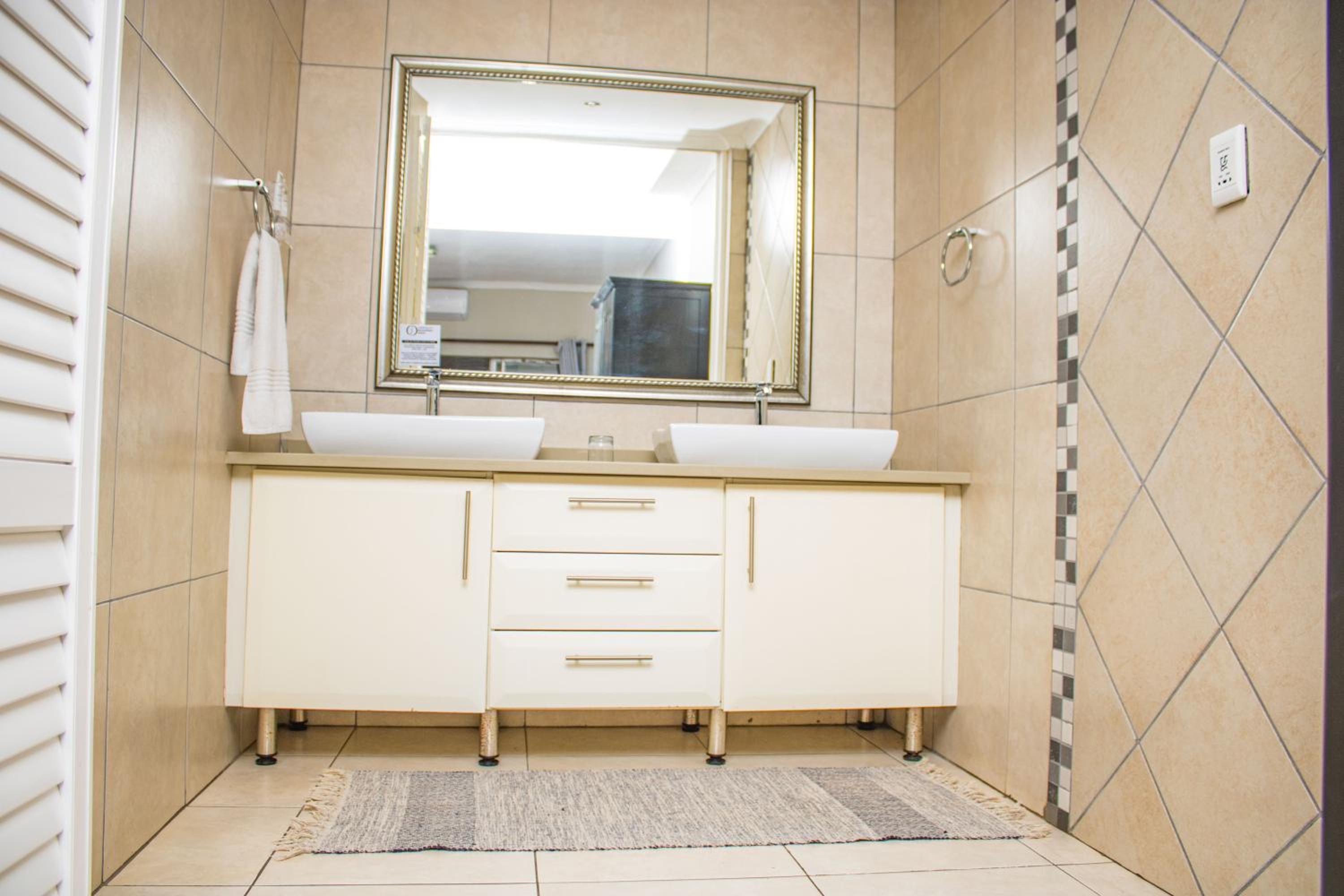 Superior Double or Twin Room - Photo 9