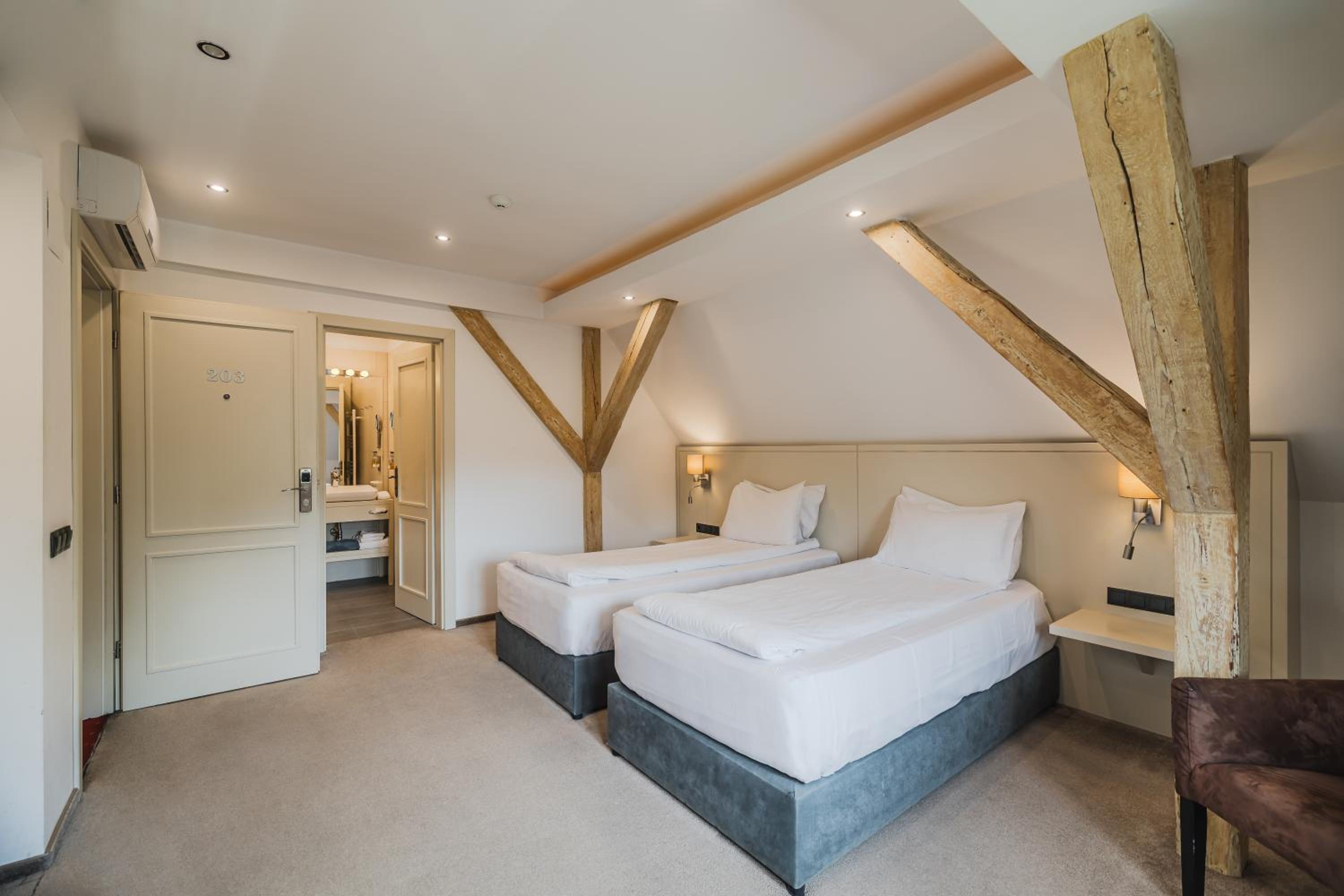 Standard Twin Room photo 3