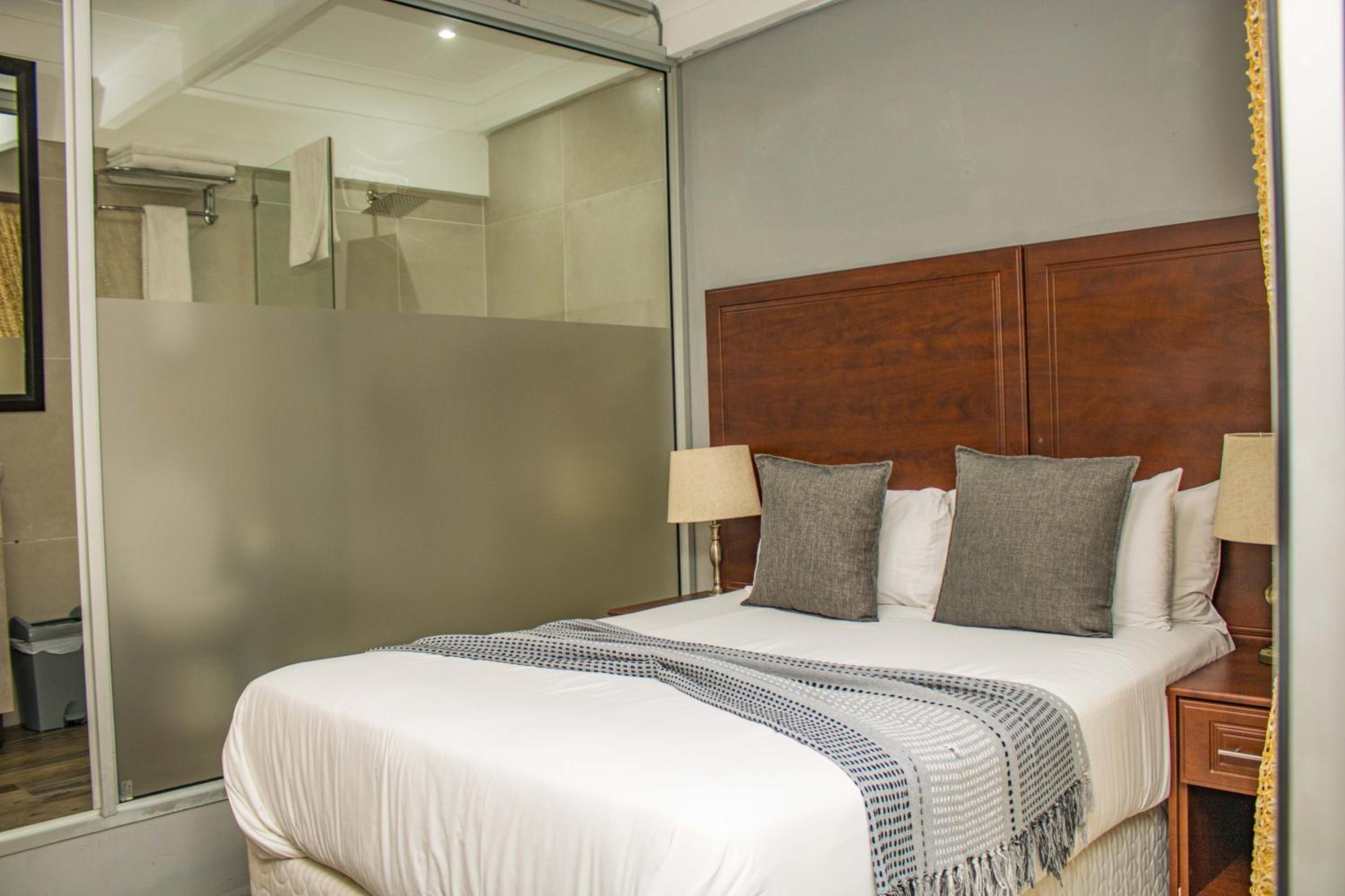 Luxury Suite - Photo 4