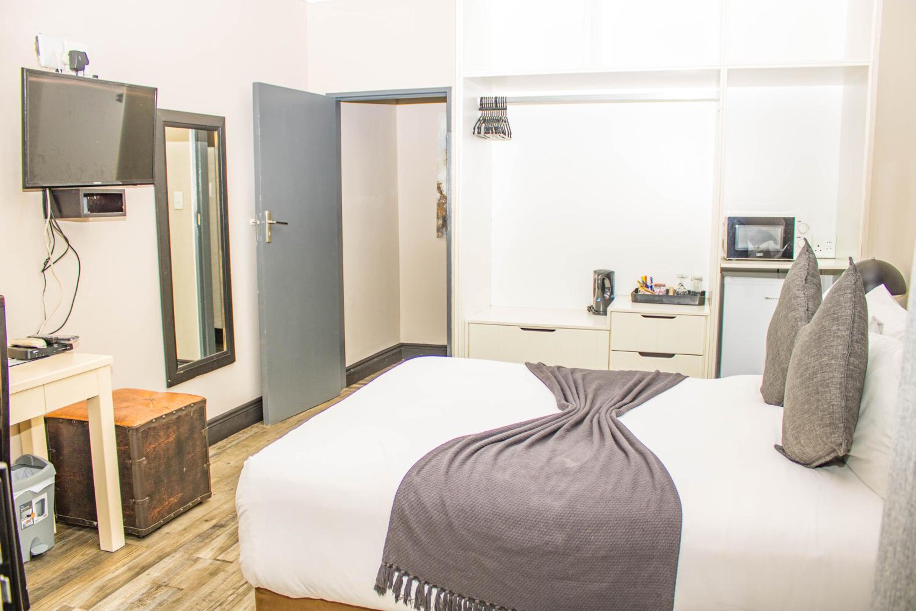 Deluxe Double or Twin Room - Photo 22