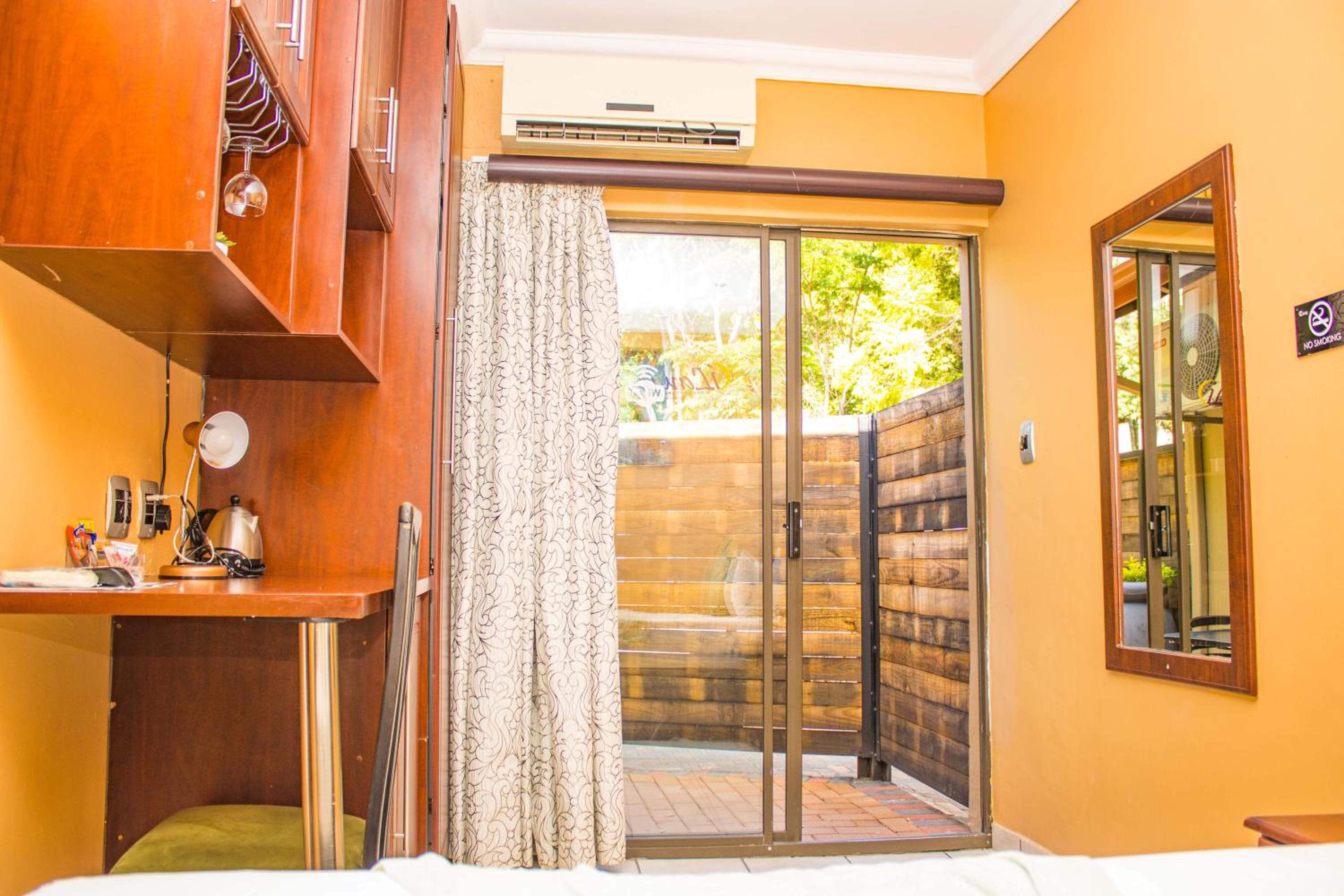 Deluxe Double or Twin Room - Photo 16