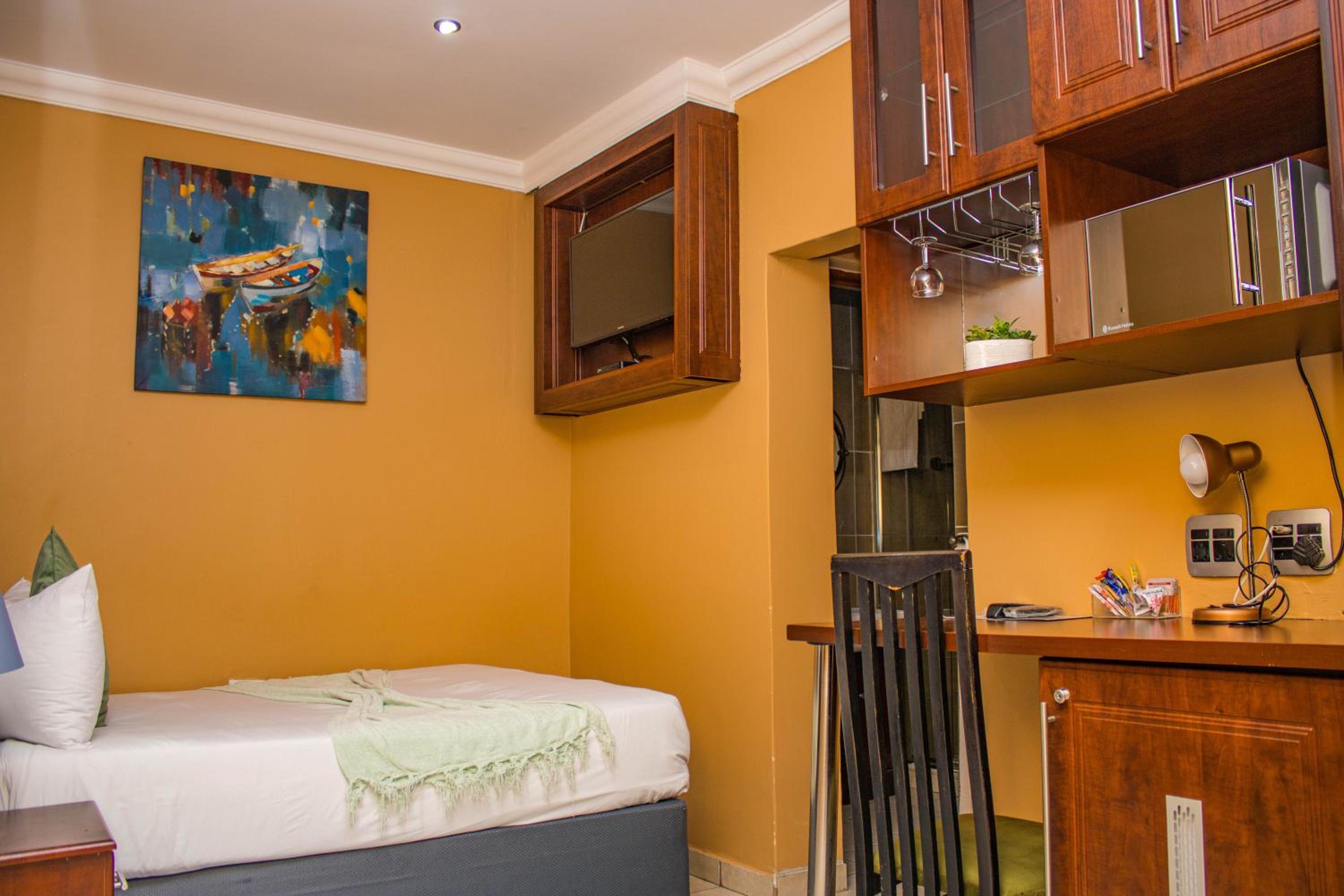 Deluxe Double or Twin Room - Photo 12