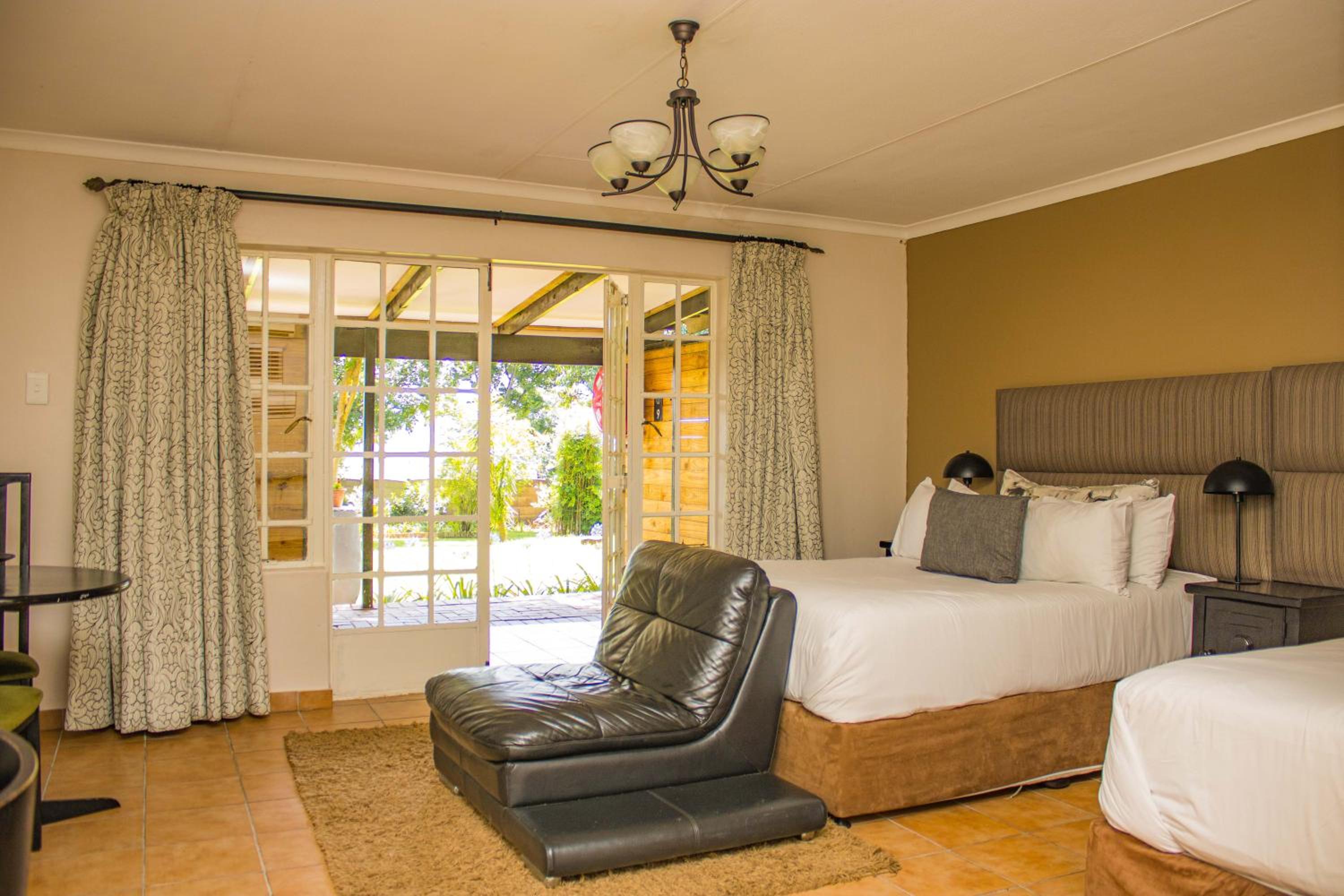 Family Room - Photo 10
