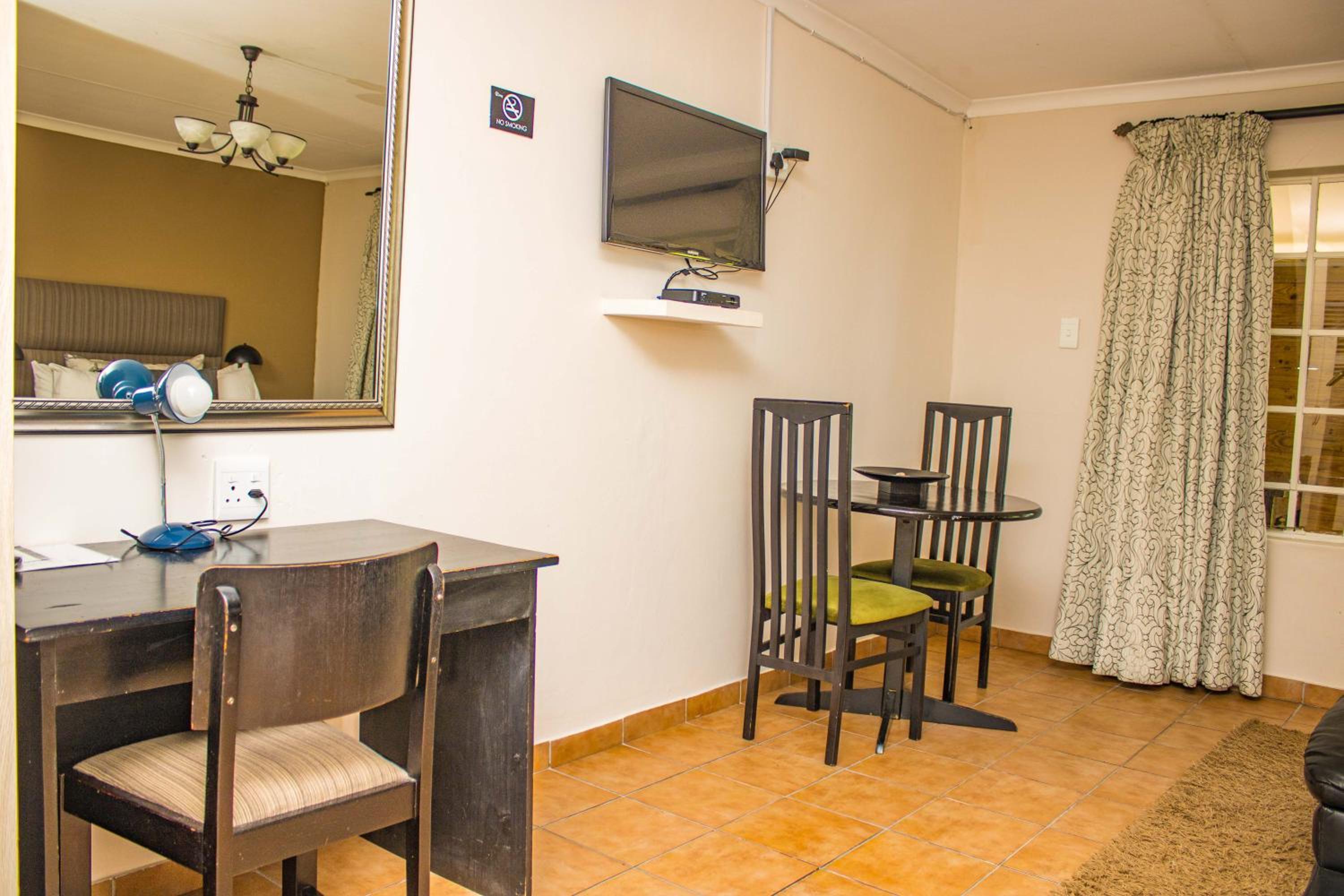 Family Room - Photo 11