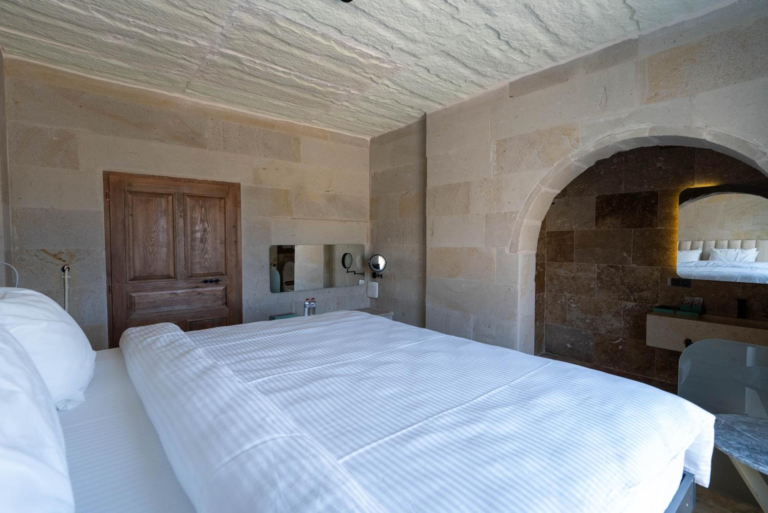 Budget Double Room - Photo 2
