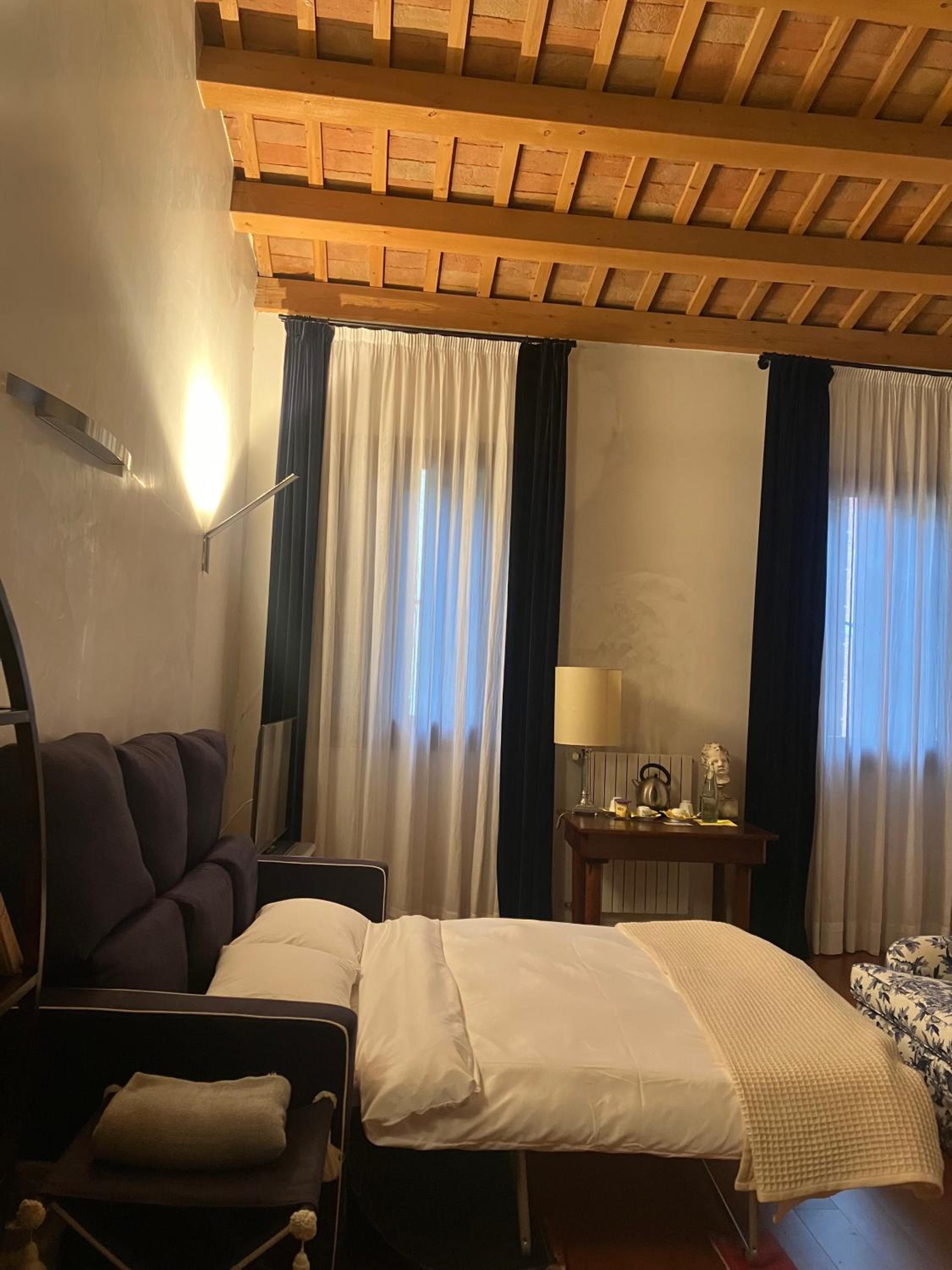 Suite - Photo 10