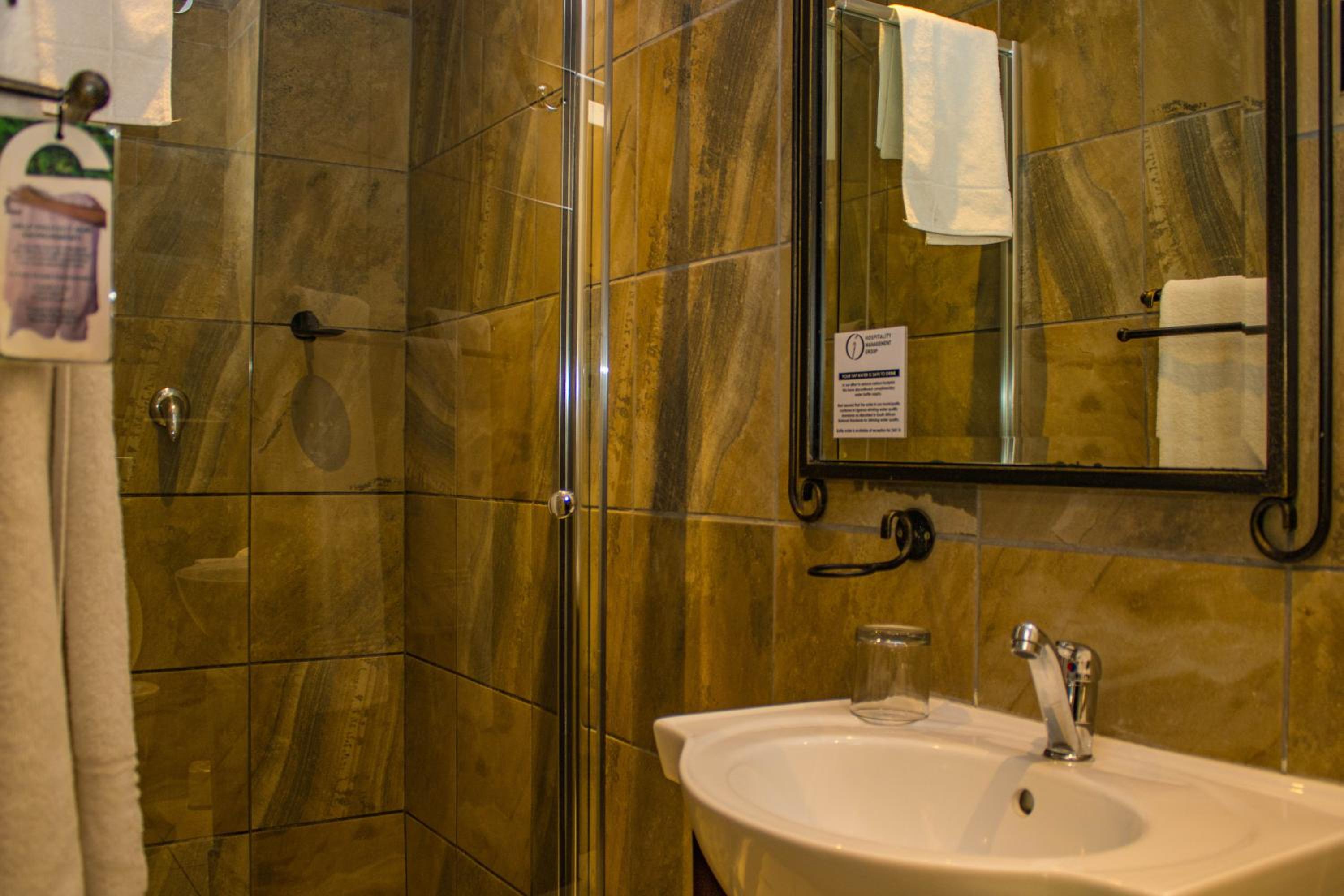 Deluxe Double or Twin Room - Photo 7