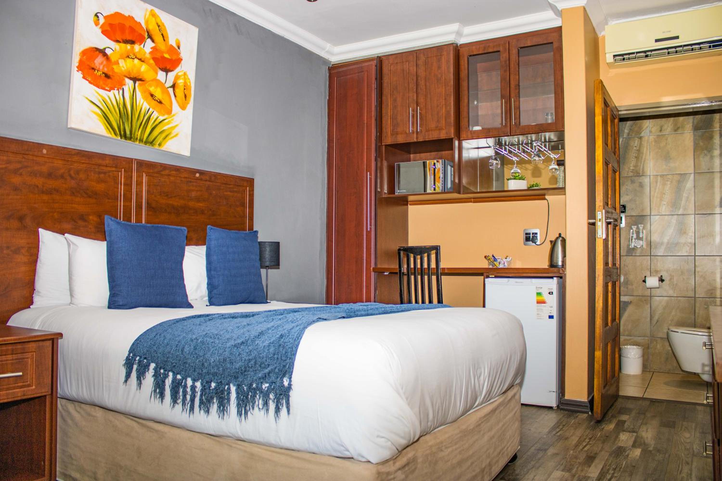 Deluxe Double or Twin Room - Photo 9