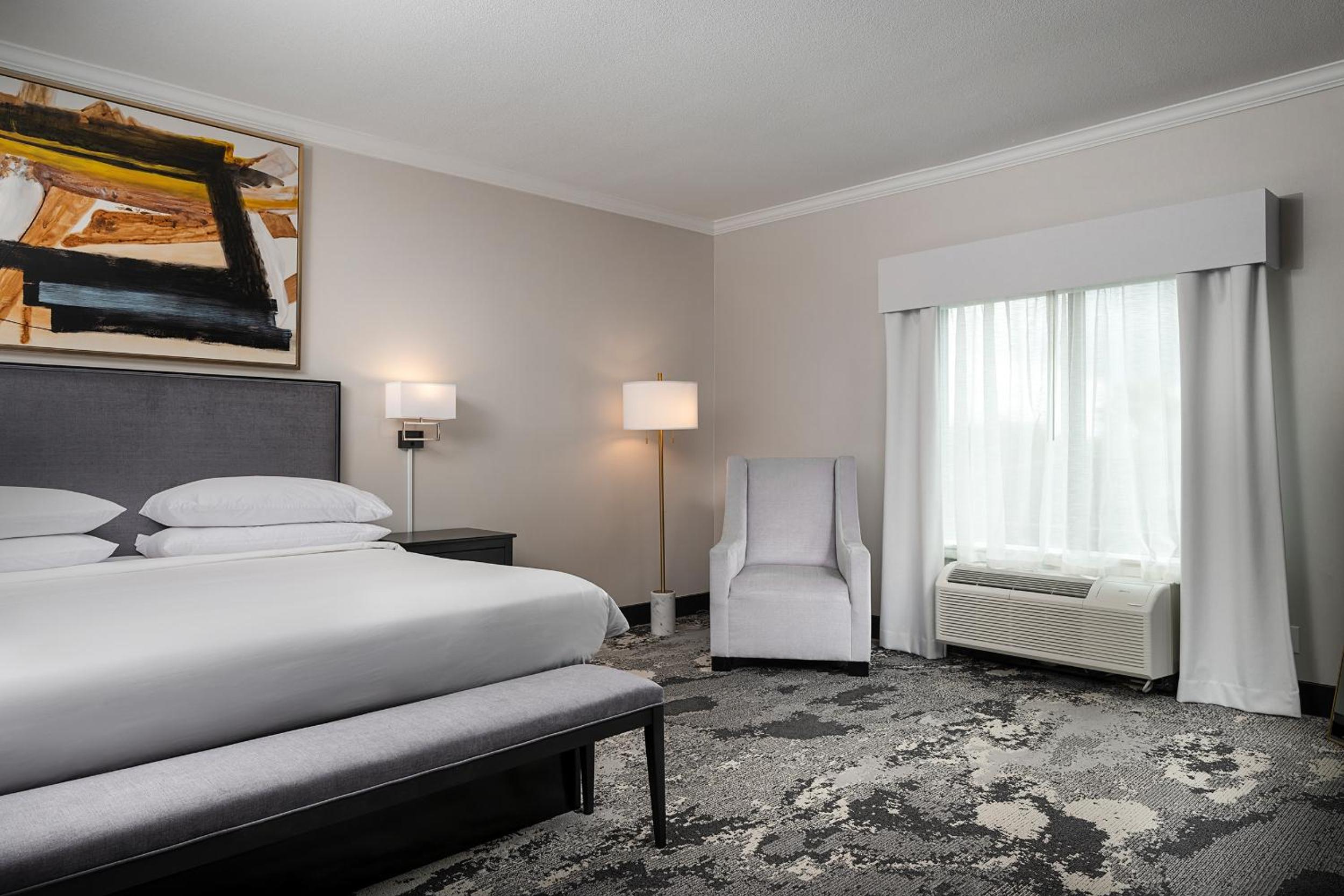 King Suite with Mobility Access Tub - Photo 3