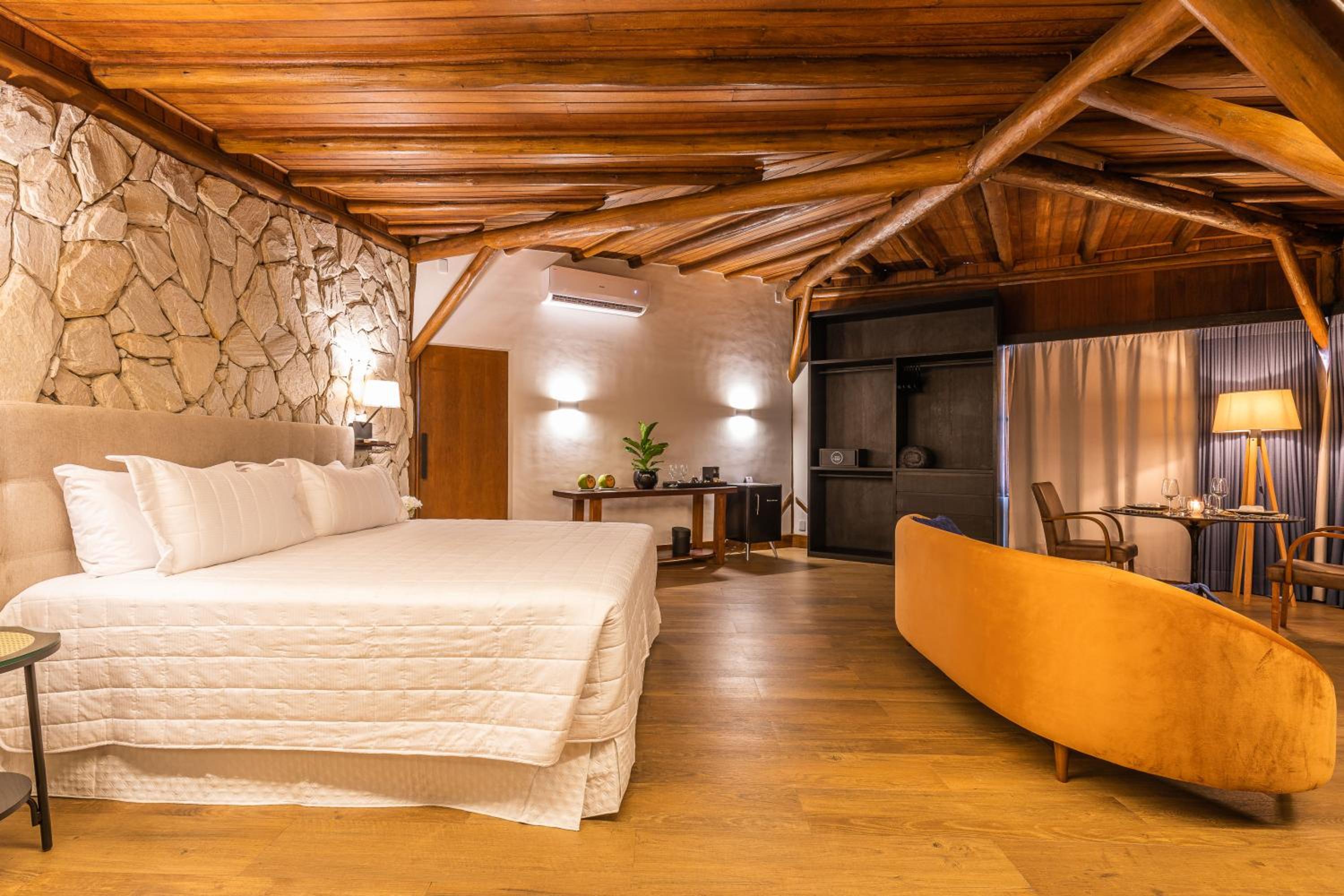 Suite with Hot Tub