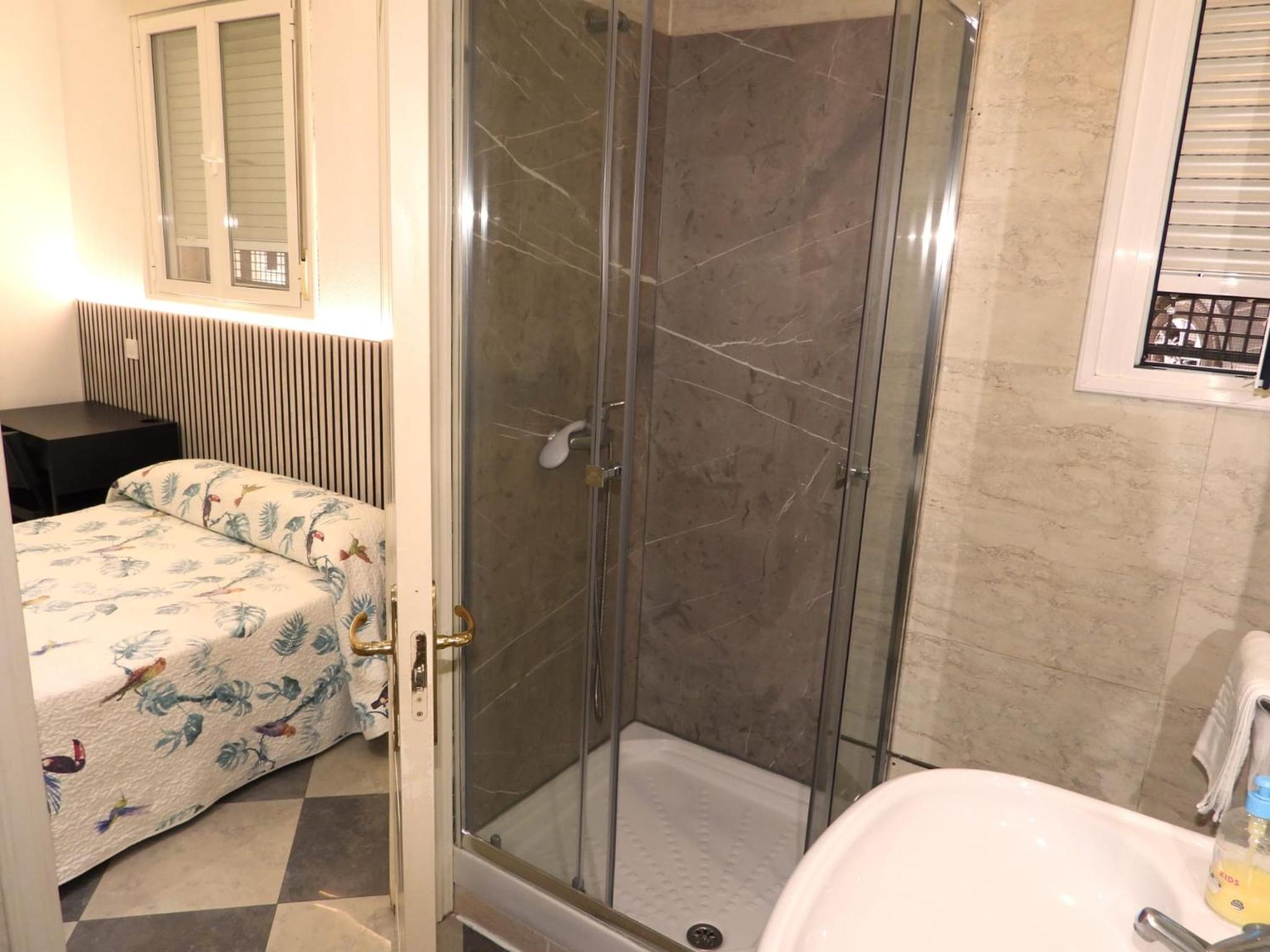 Standard Single Room with Shower photo 2