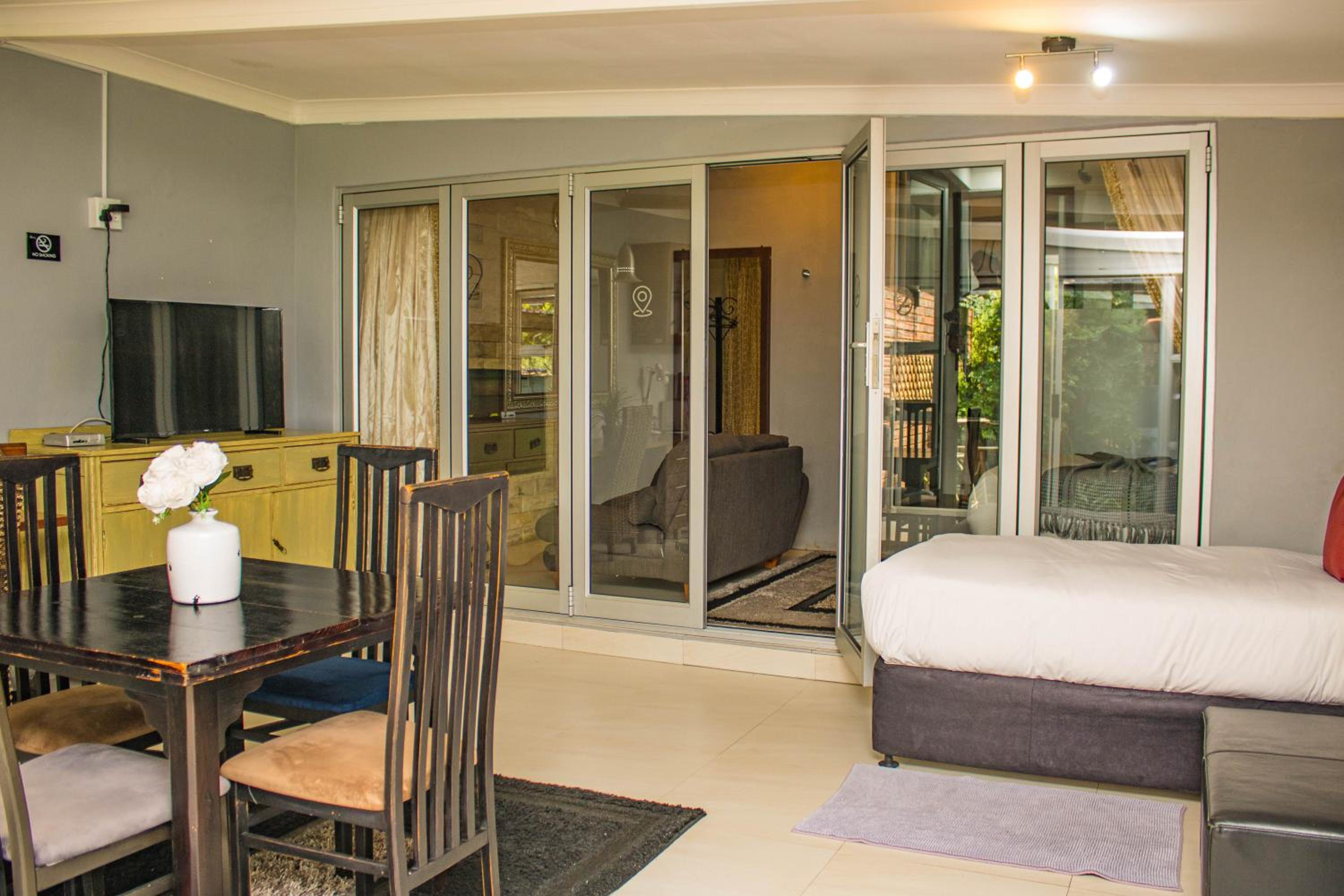 Luxury Suite - Photo 8