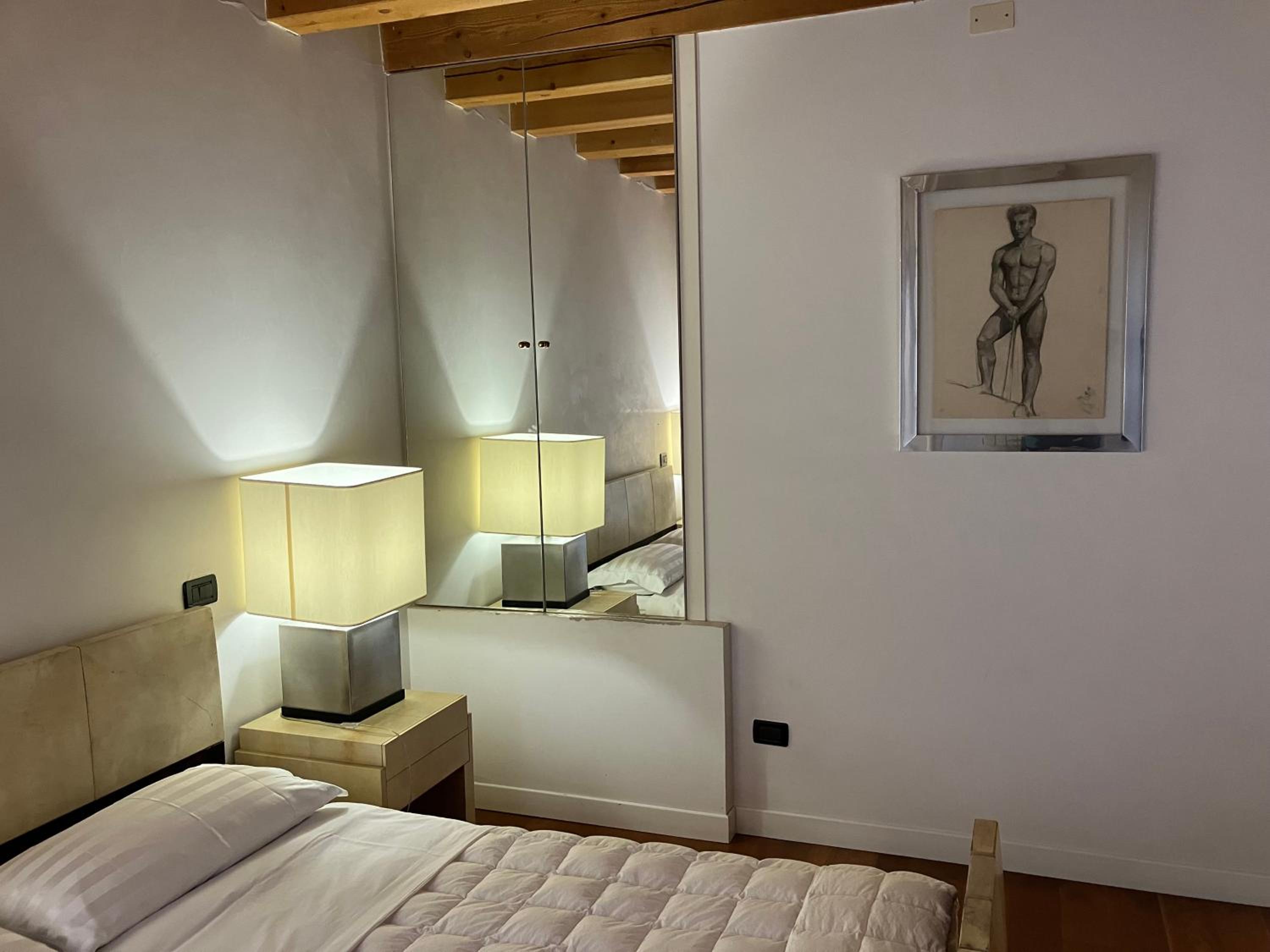 Double Room with Private Bathroom - Photo 6