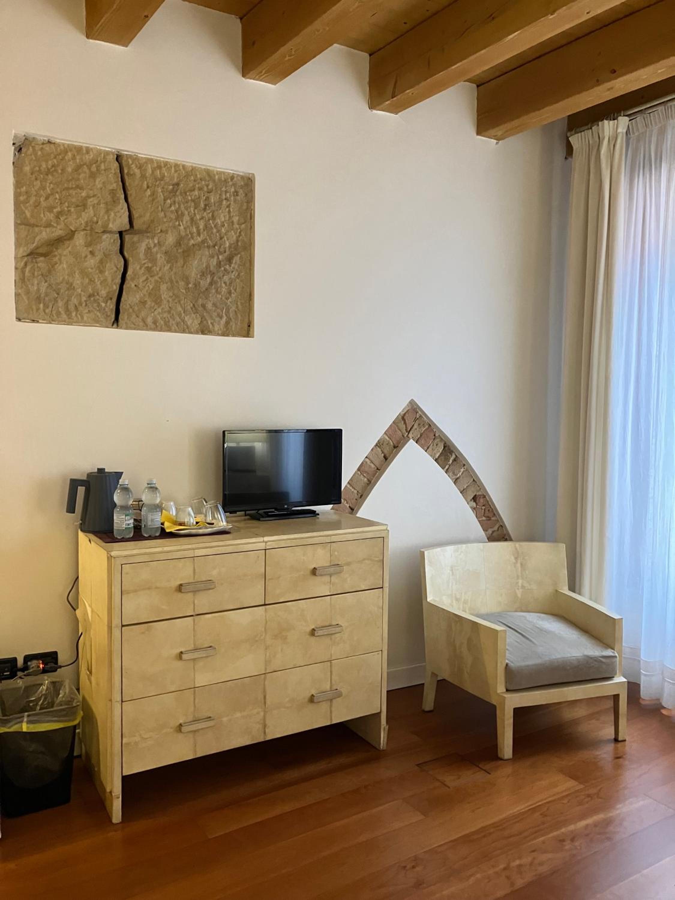 Double Room with Private Bathroom - Photo 5