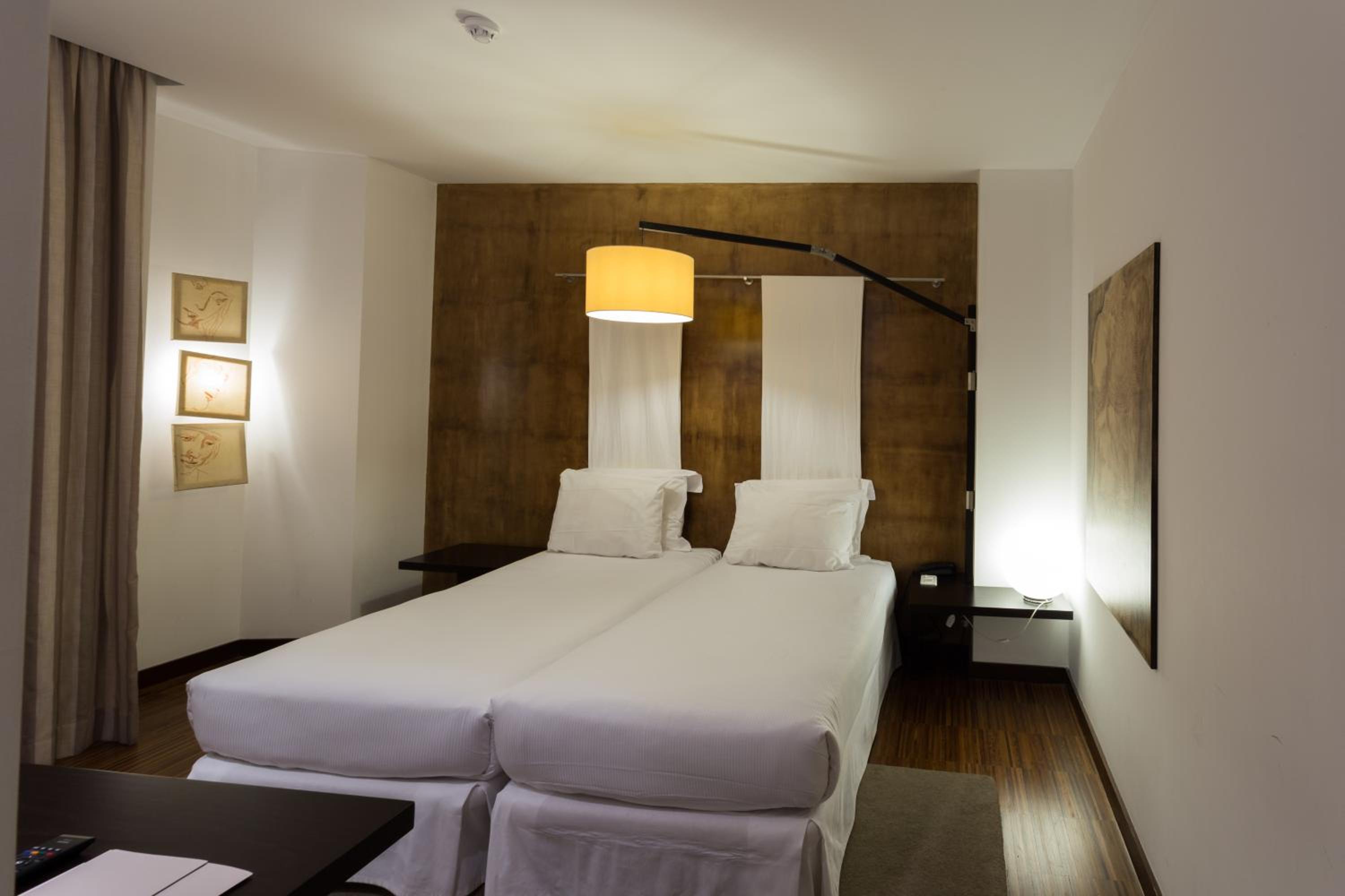 Standard Single Room thumbnail 6