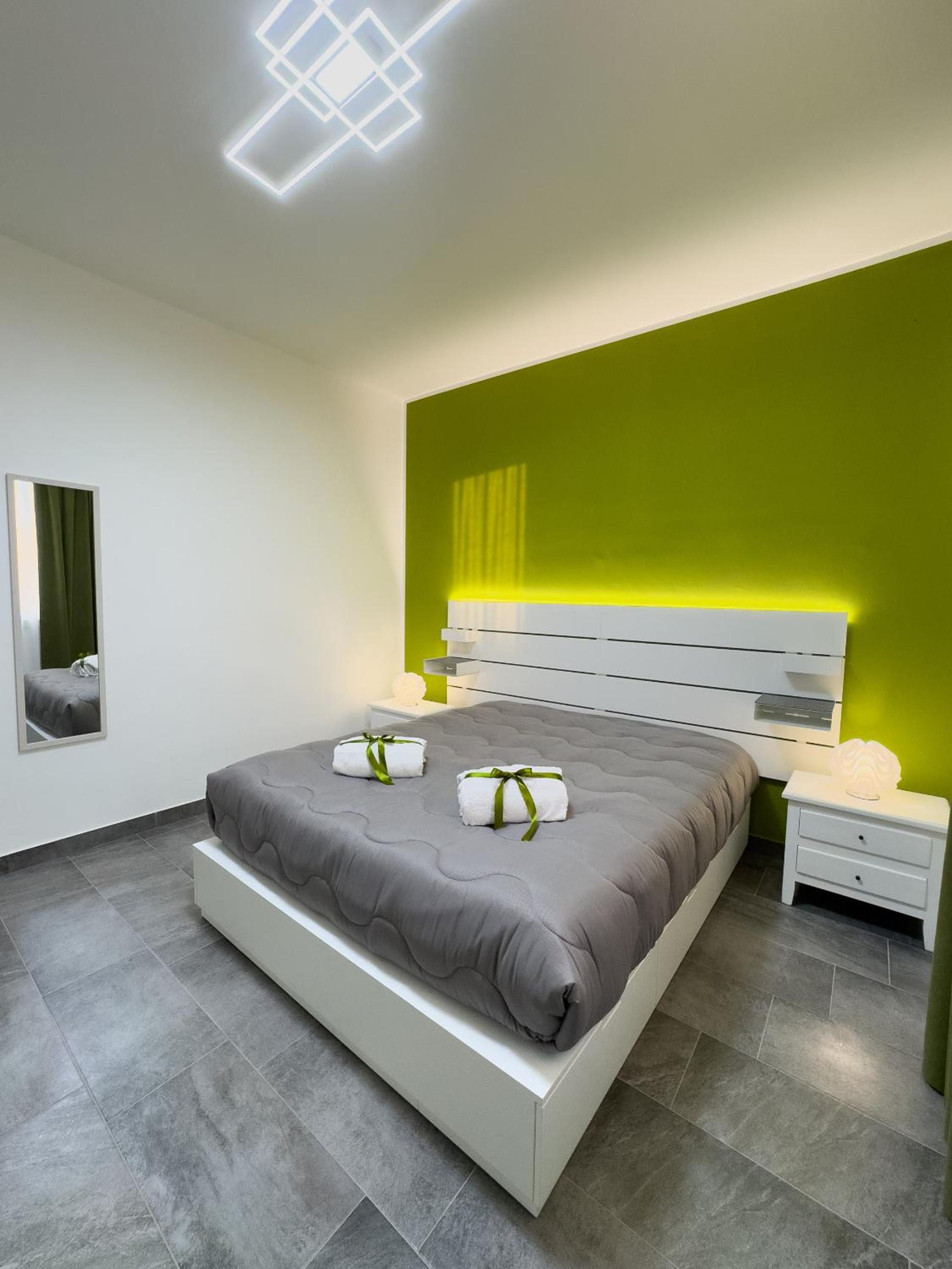 One-Bedroom House - Photo 26