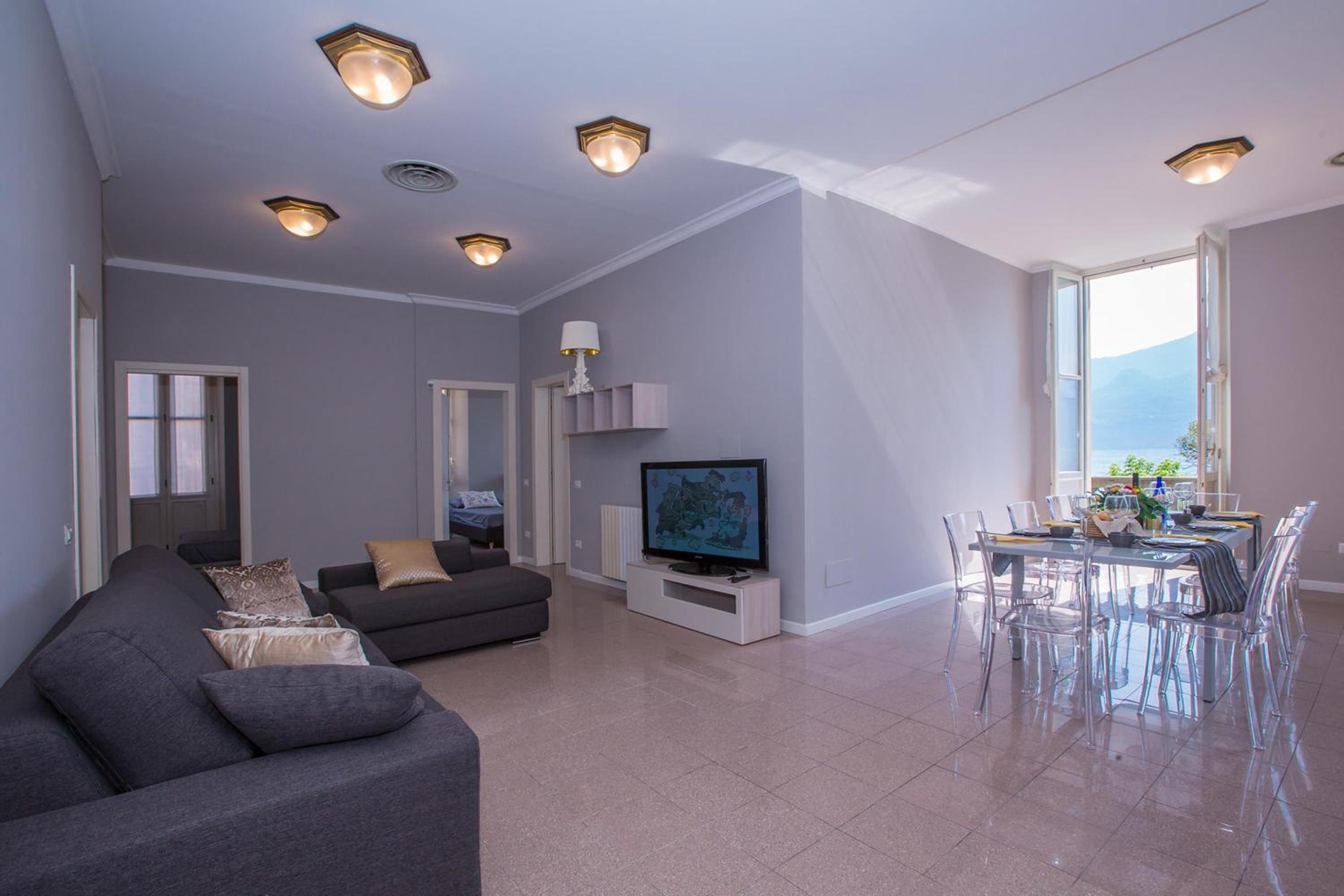 Three-Bedroom Apartment with Lake View