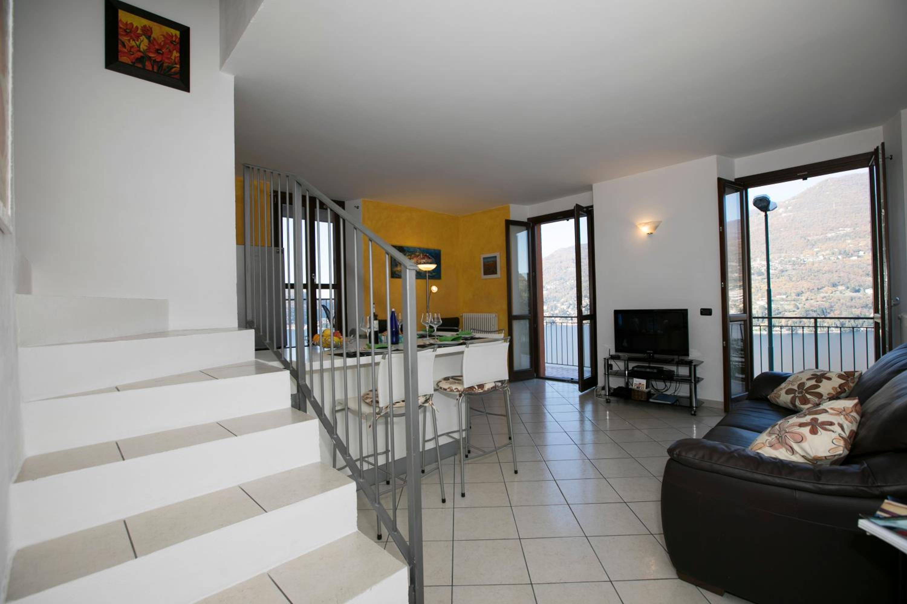 Apartment with Lake View photo 2
