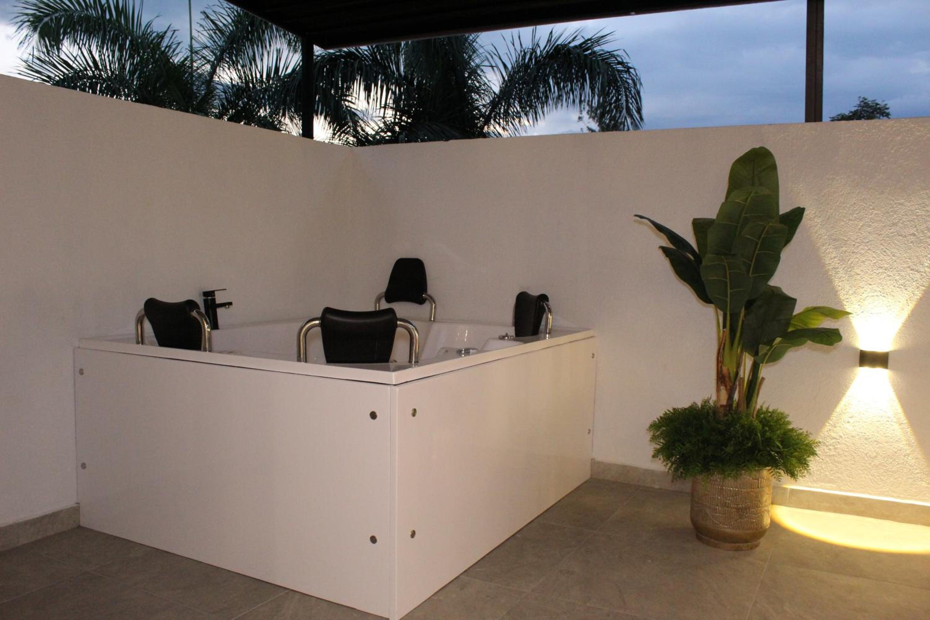 Deluxe Junior Suite photo 2