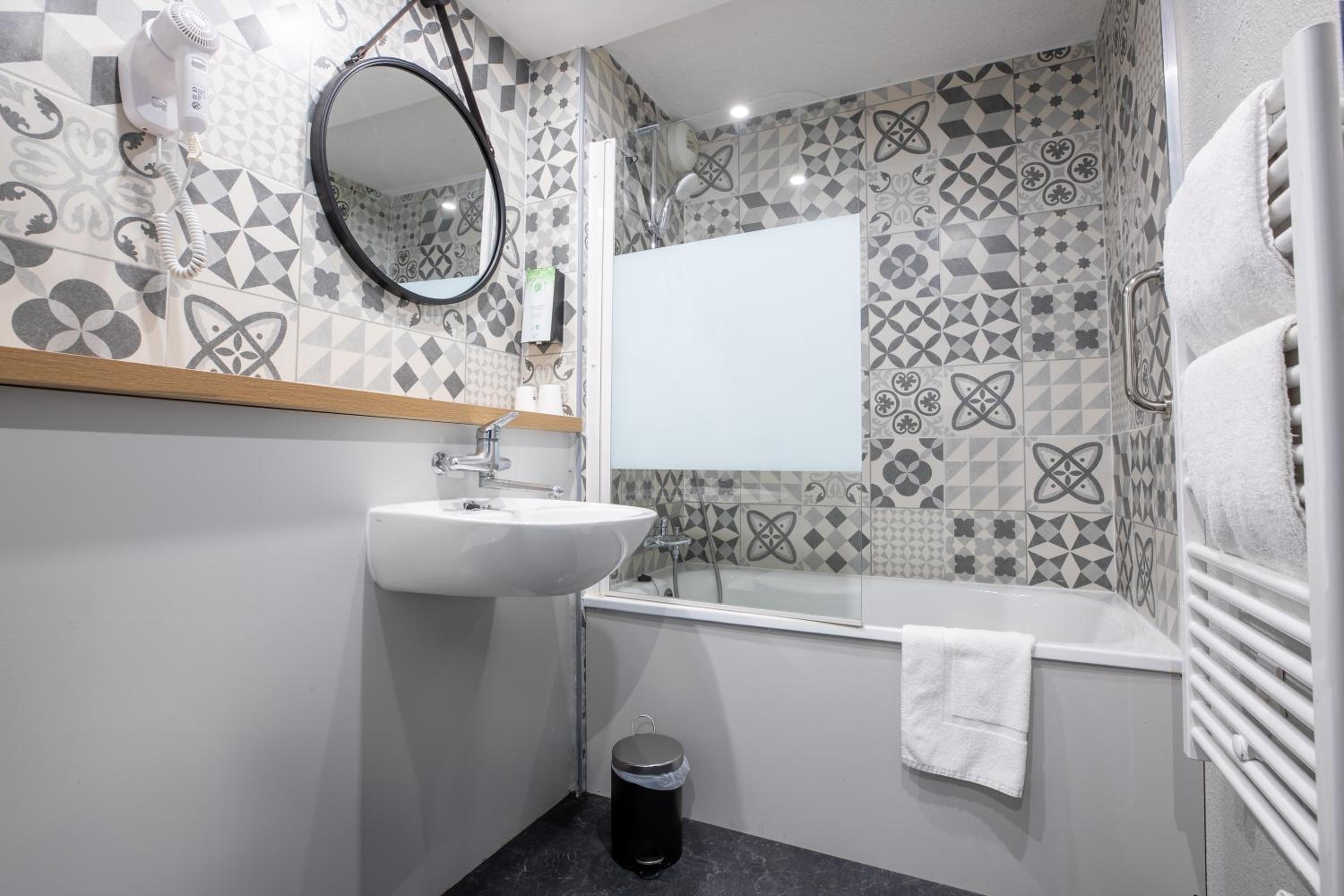 Double Room - Photo 8