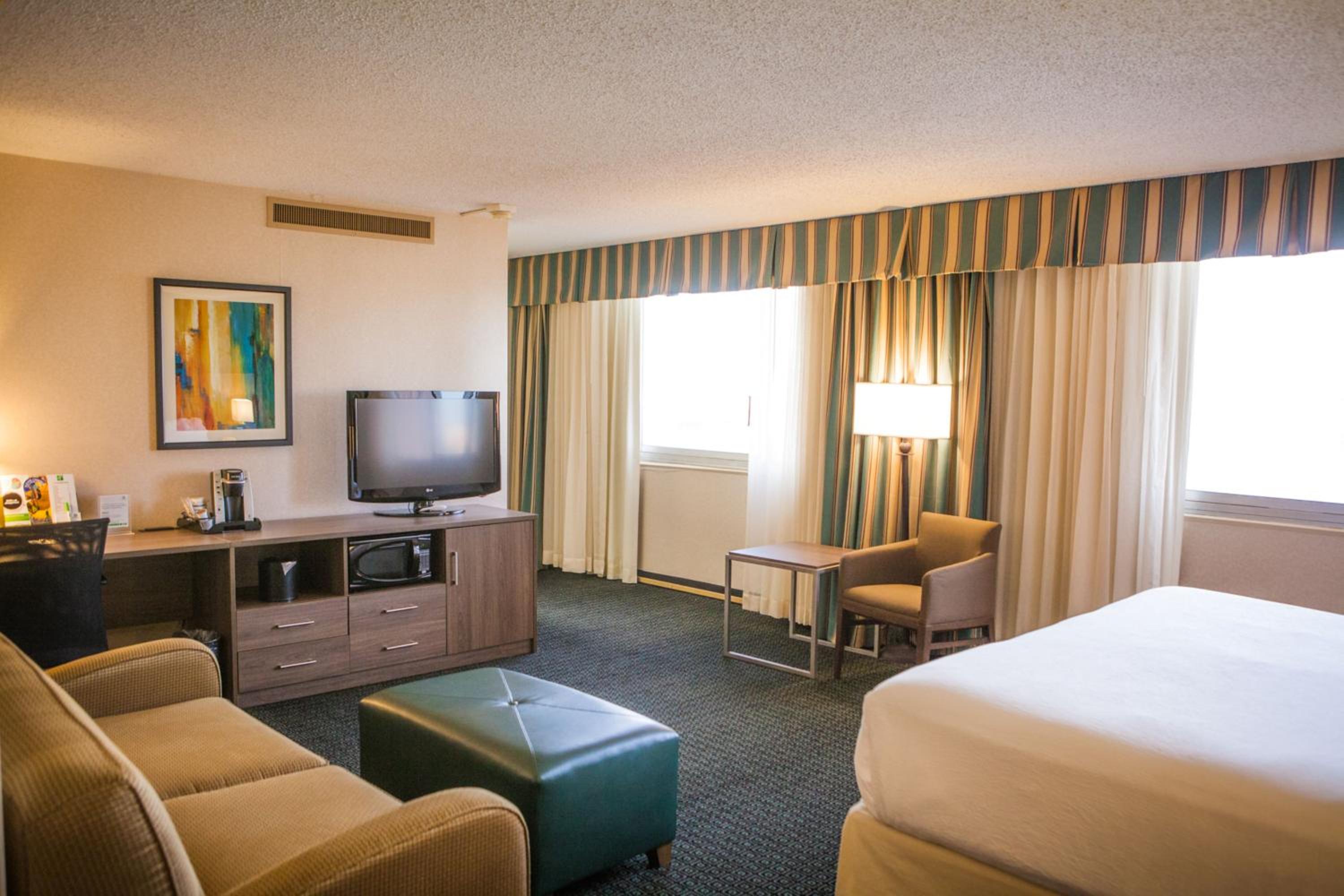Premium King Room - Photo 2