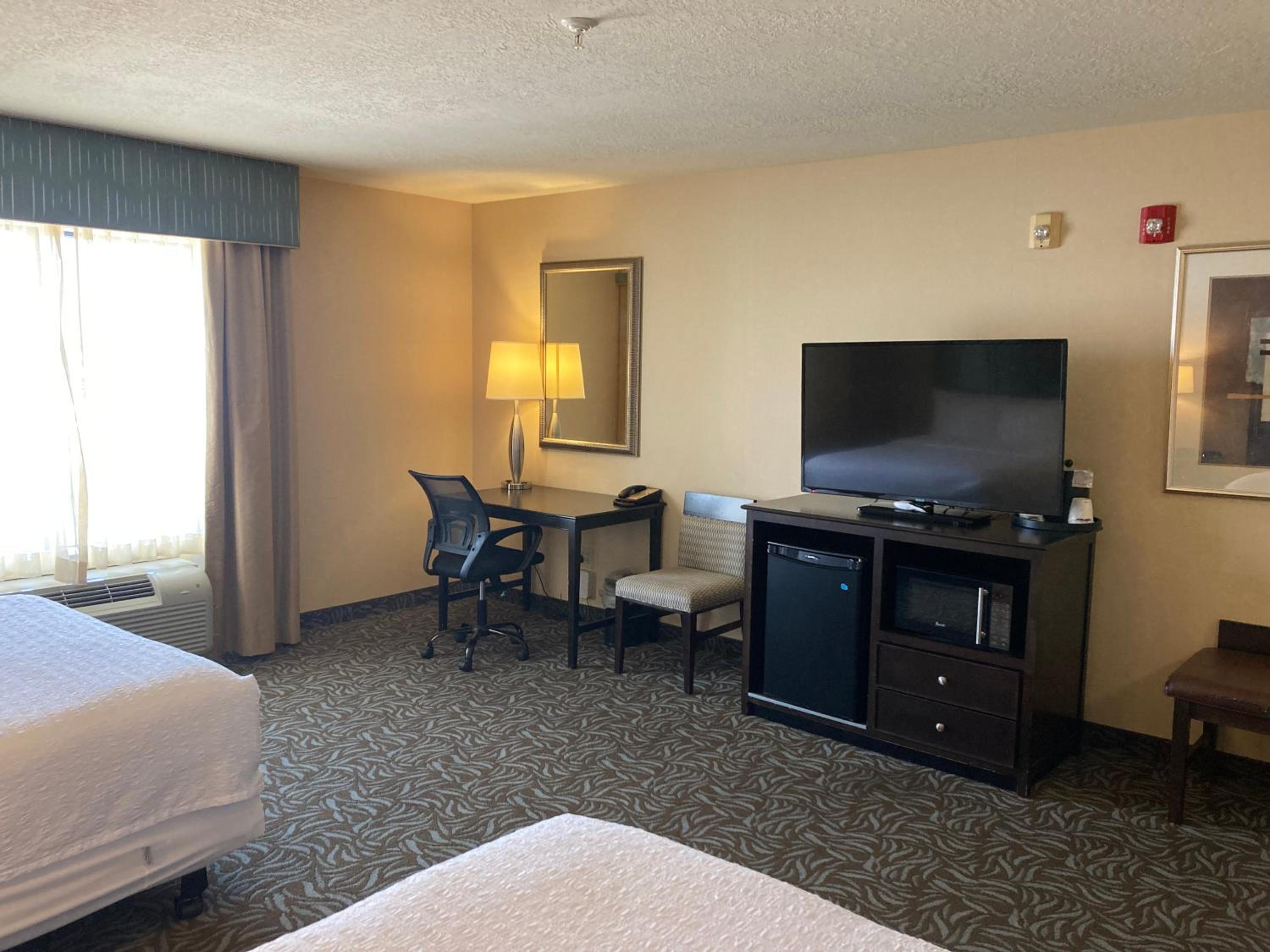 Queen Room with Two Queen Beds - Mobility and Hearing Access/Non-Smoking - Photo 3