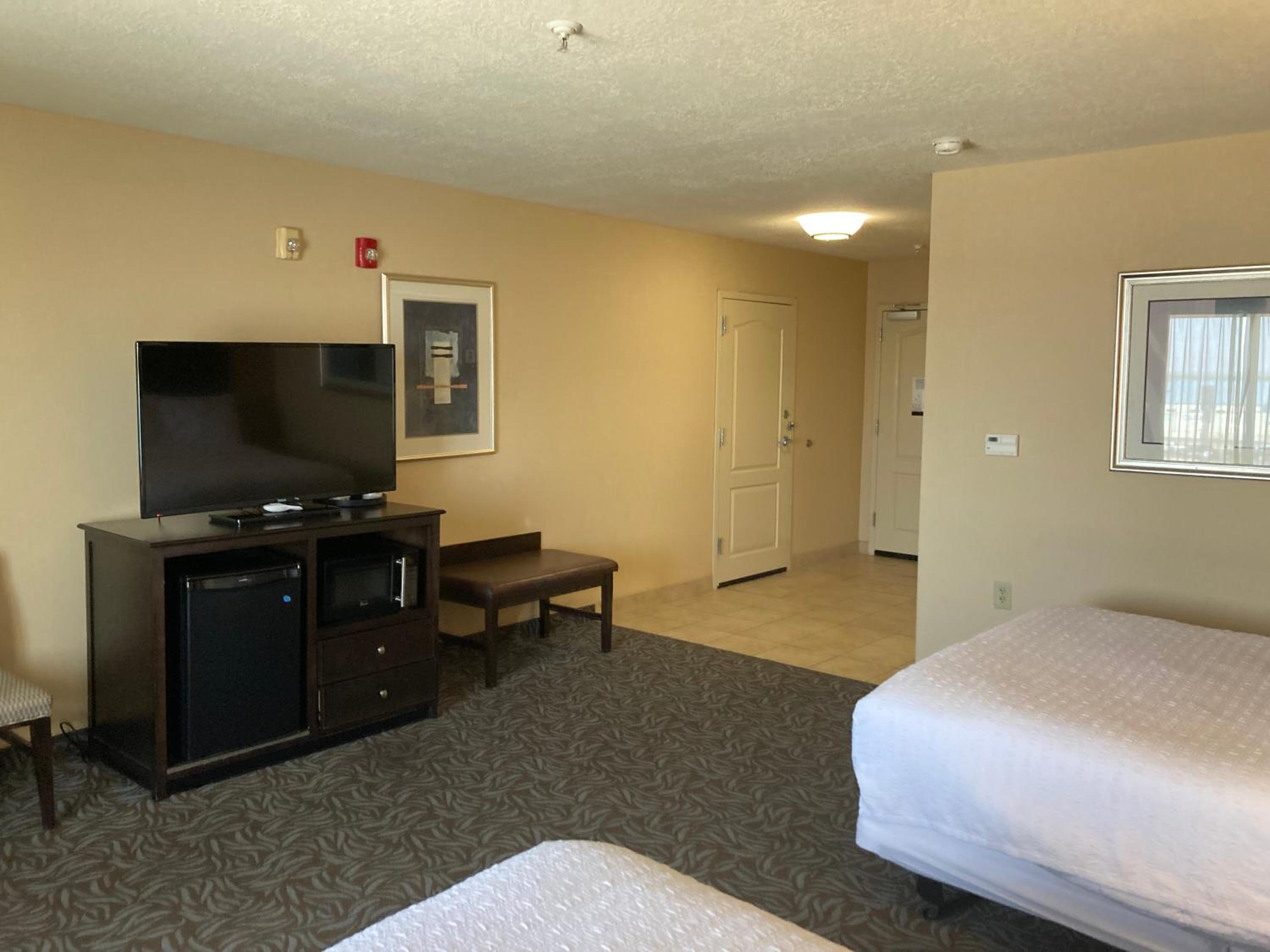 Queen Room with Two Queen Beds - Mobility and Hearing Access/Non-Smoking - Photo 2