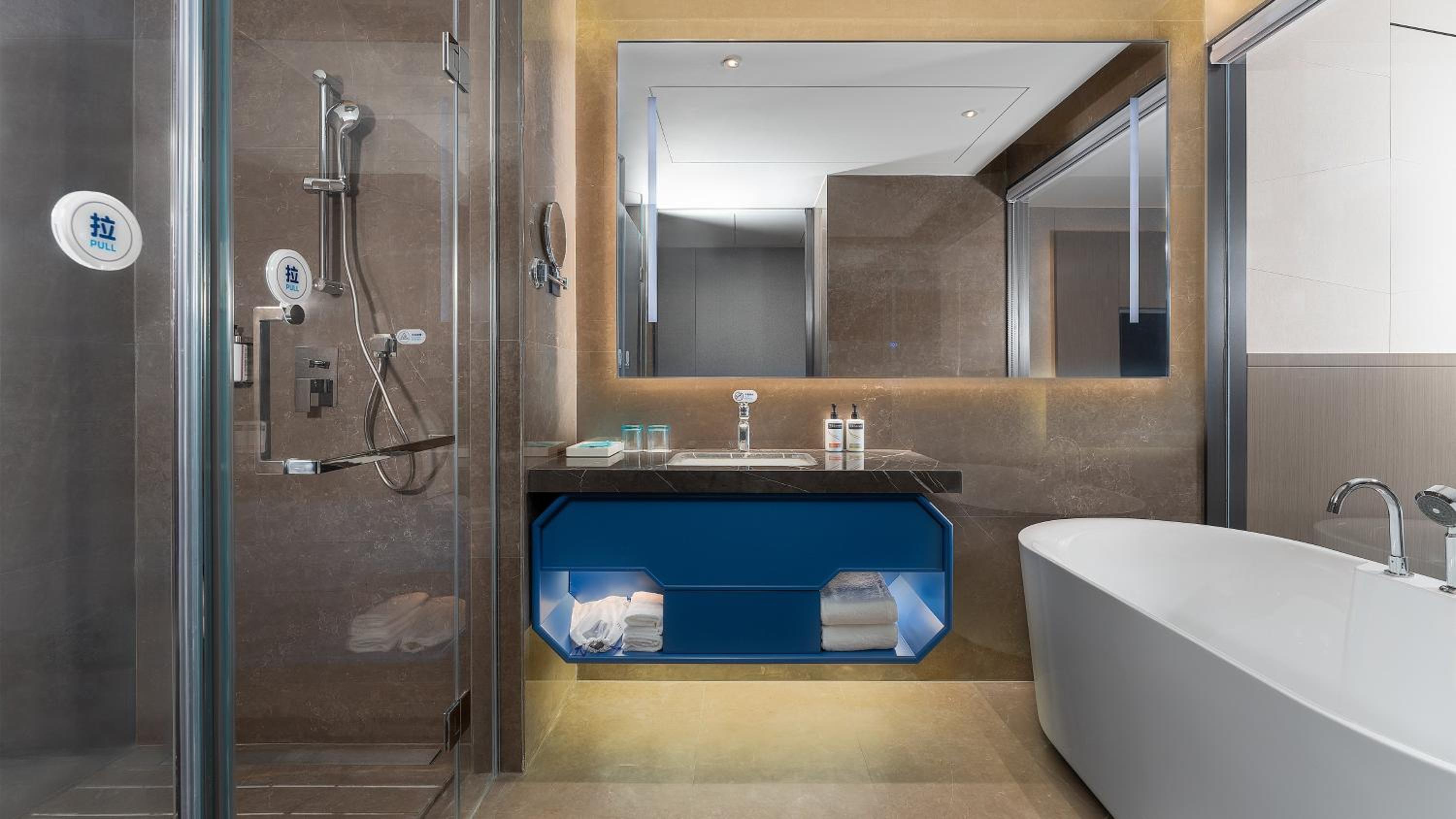 1 King Standard With Bath