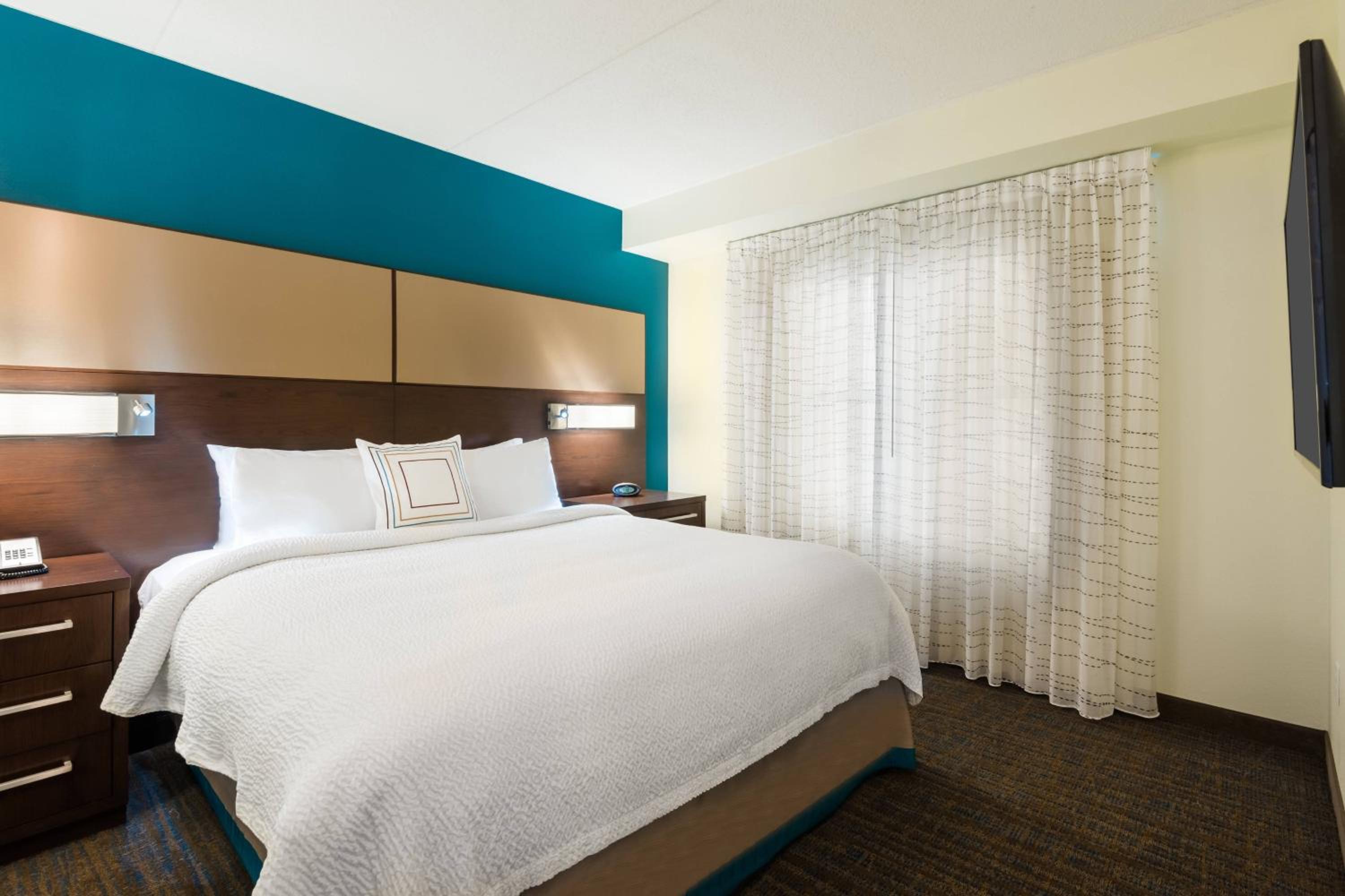 Two-Bedroom Suite - Photo 6