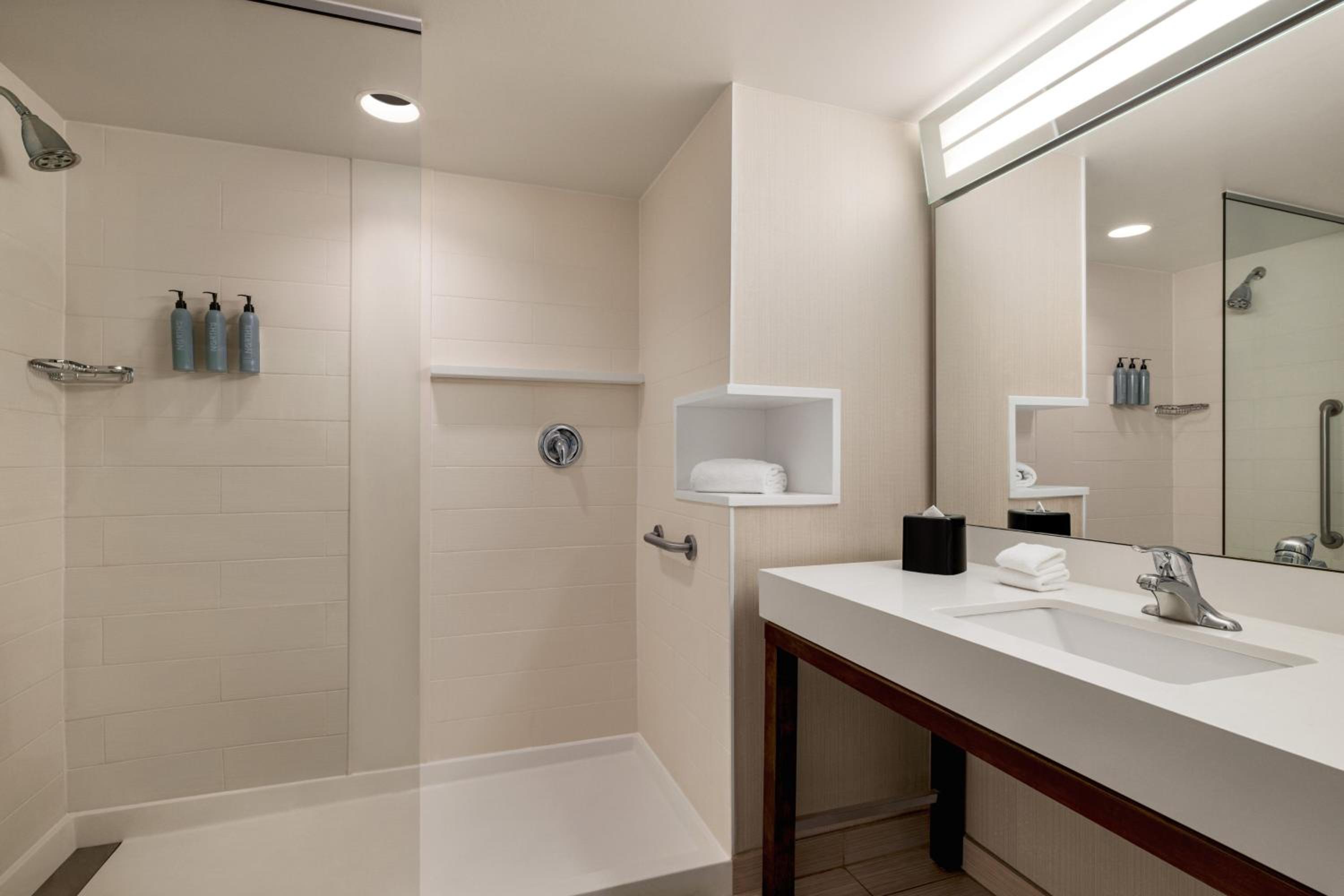 Queen Room with Two Queen Beds and Roll-in Shower - Mobility and Hearing Accessible photo 2