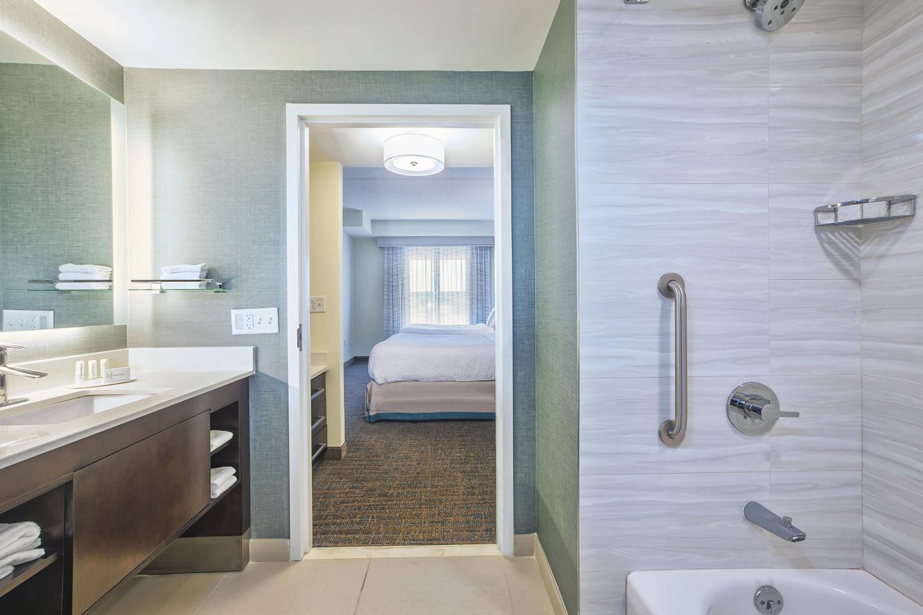 One-Bedroom Suite - Photo 3