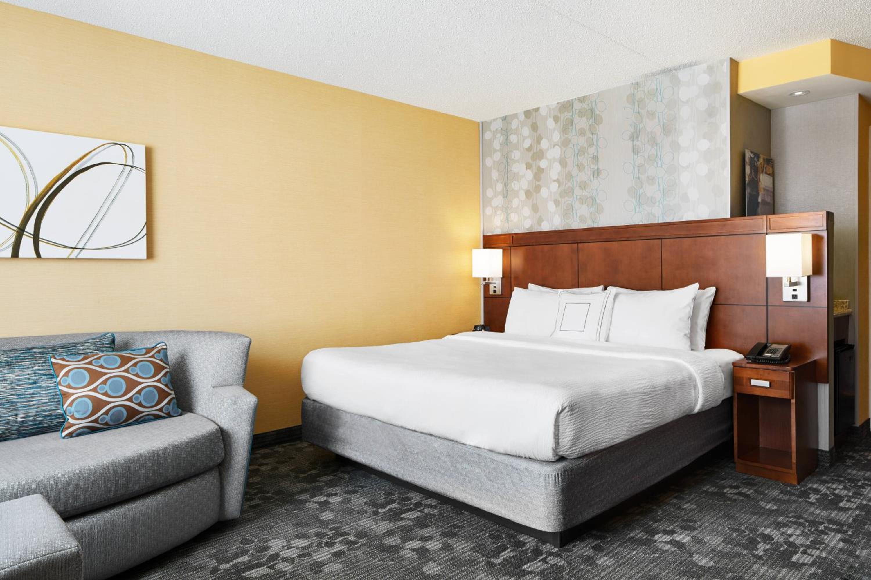 King Room with One Kind bed and Sofa Bed  photo 2