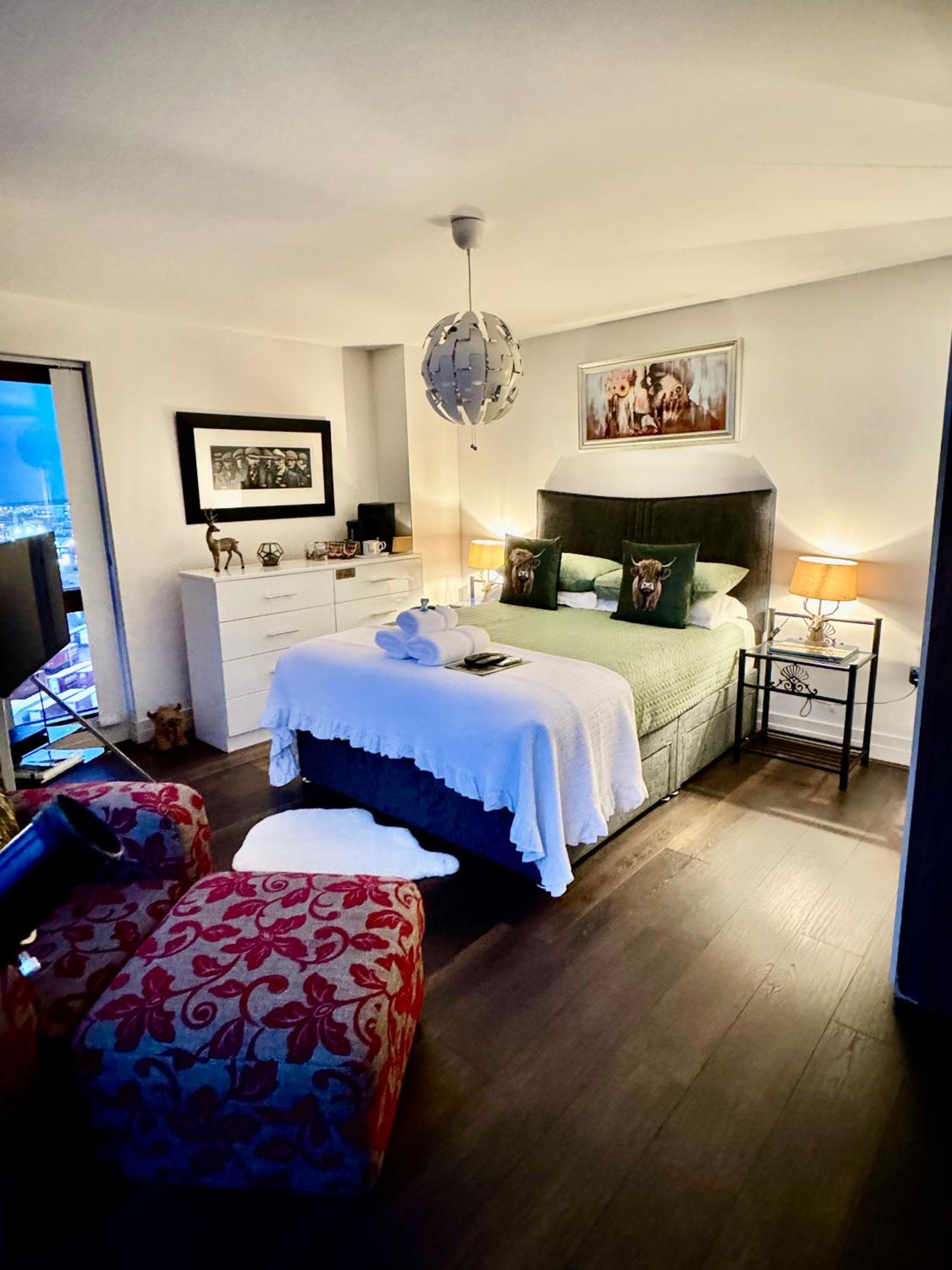 Deluxe Double Room with Side Sea View