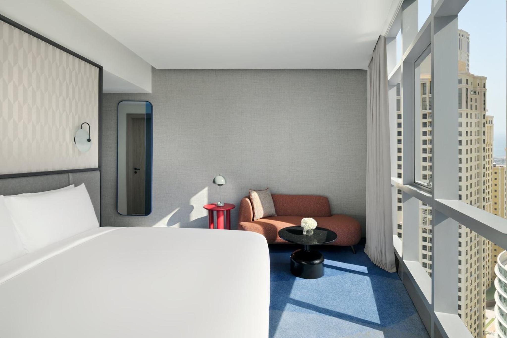 King Studio with Balcony - Photo 7
