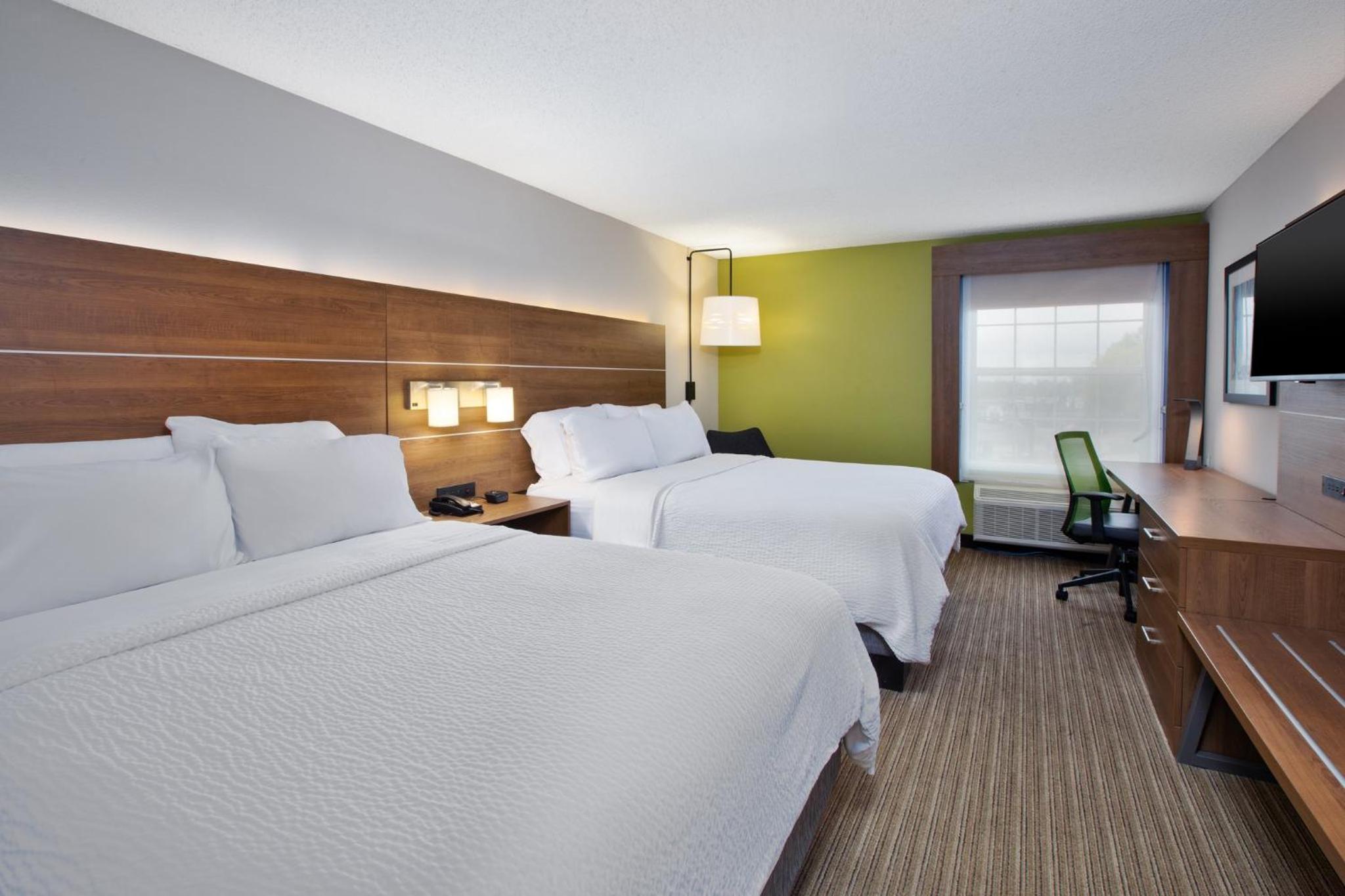 Double Room with Two Double Beds - Hearing Accessible/Non-Smoking photo 3