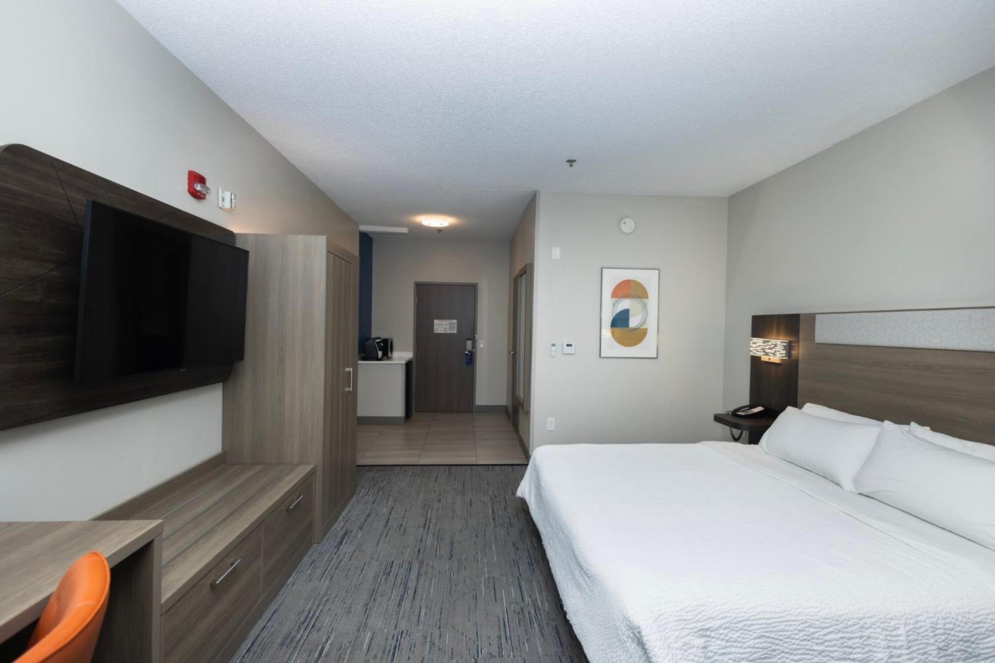 Standard King Room - Communications Accessible - Photo 4