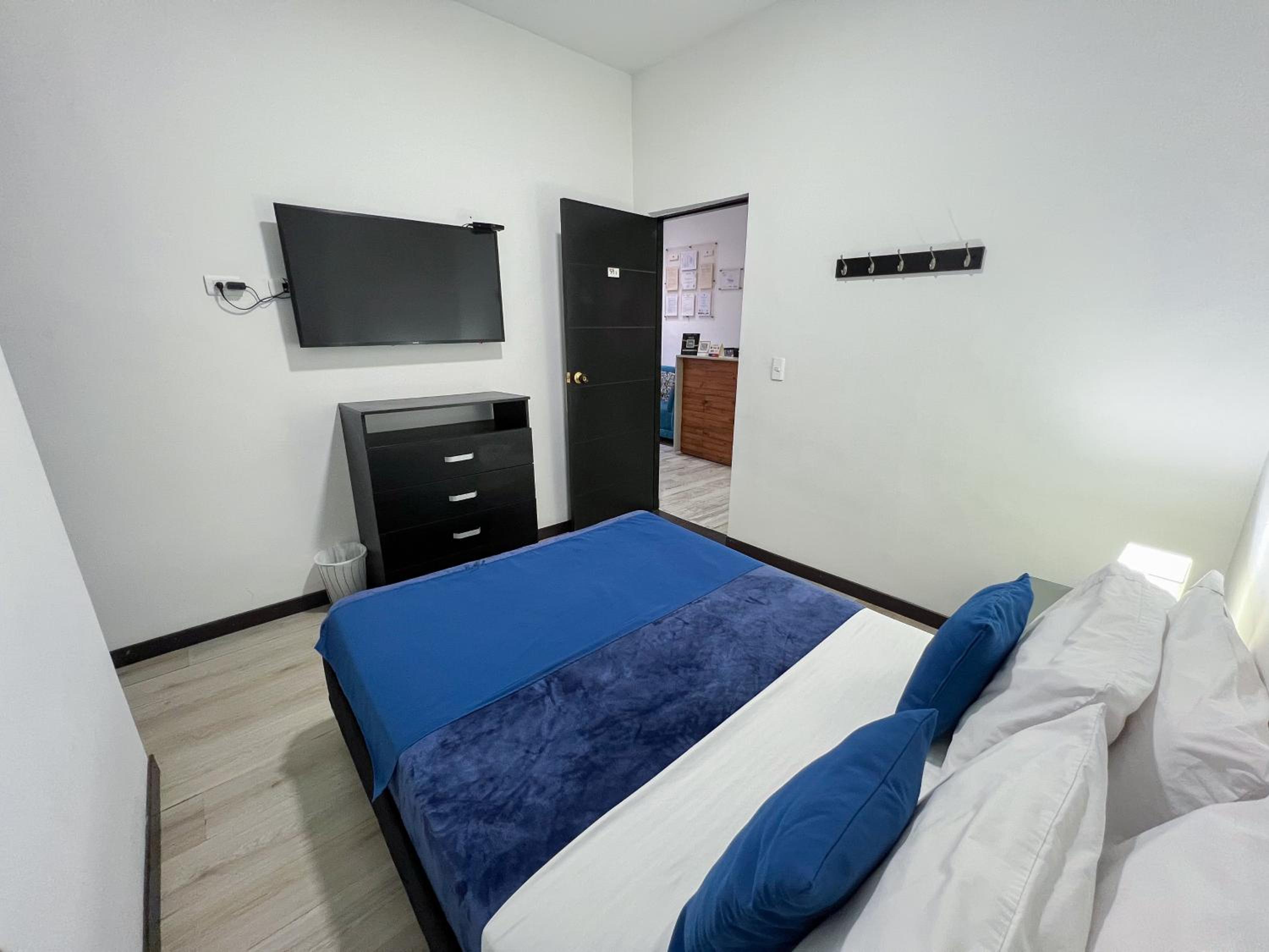Double Room with Private Bathroom photo 2