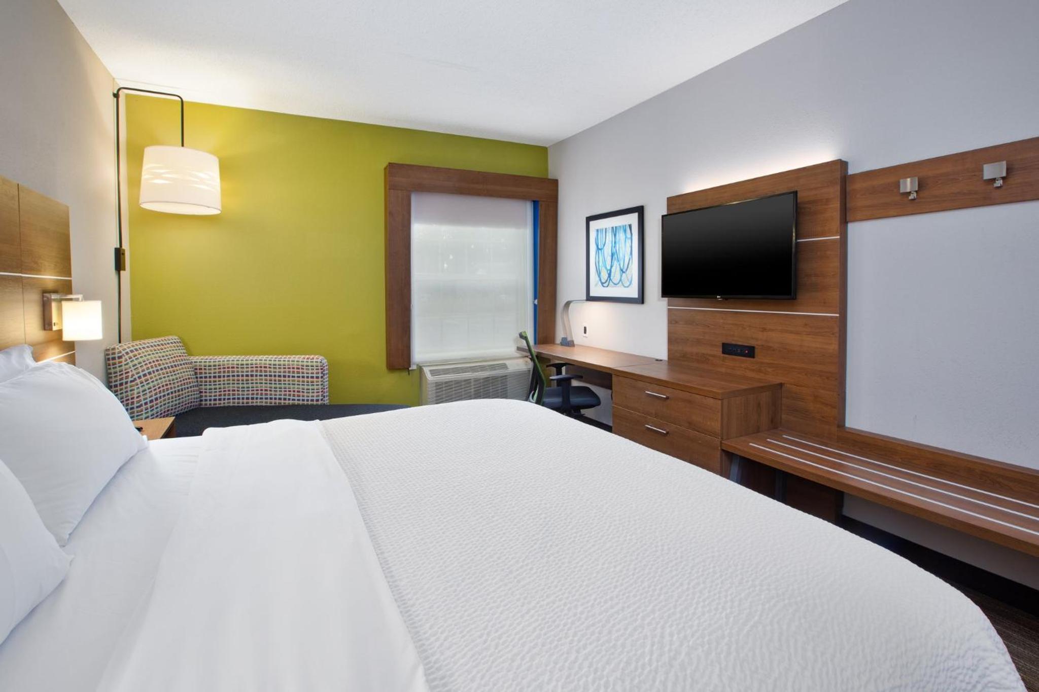 Standard King Room photo 3