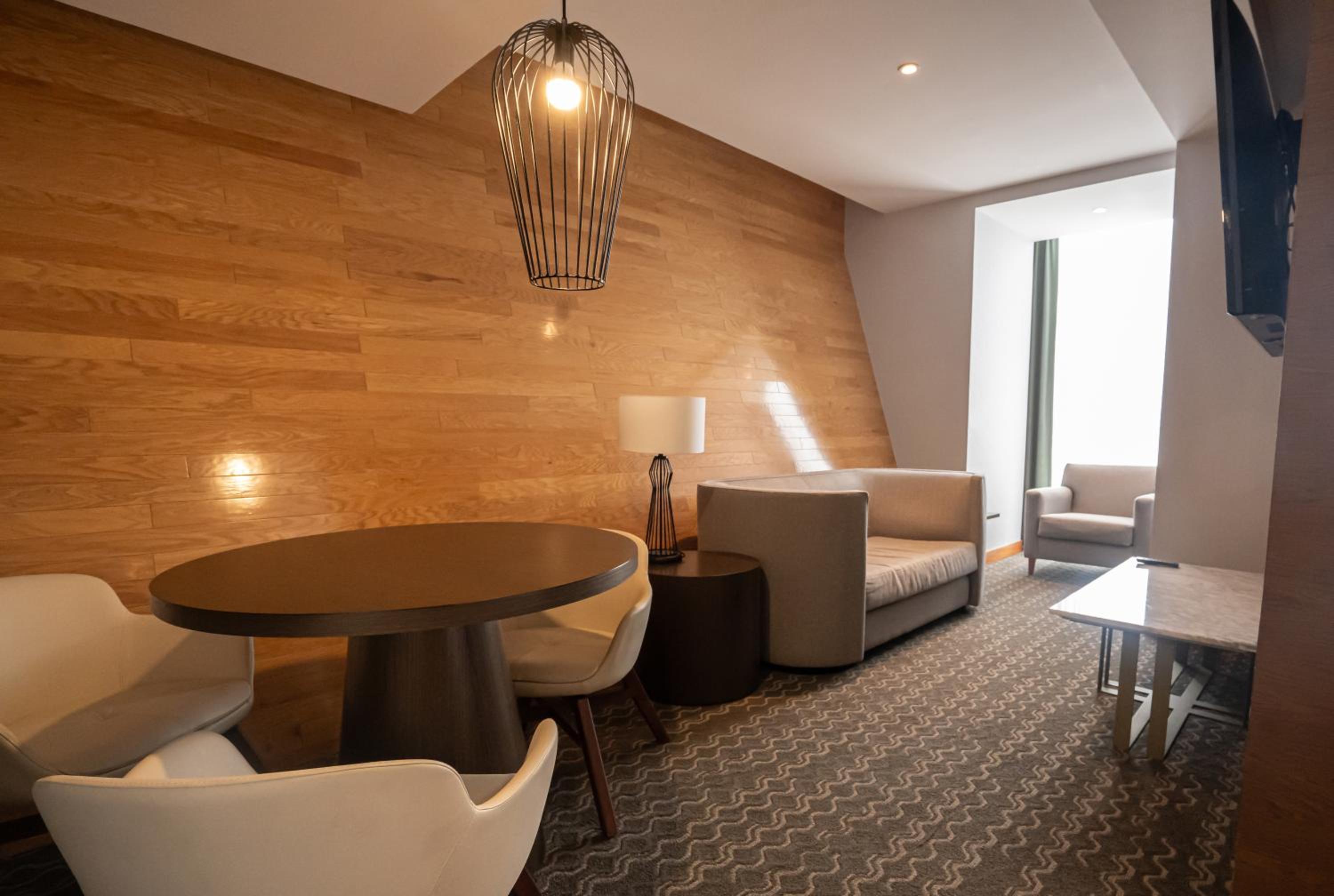 Junior King Suite with Seating Area - Photo 2