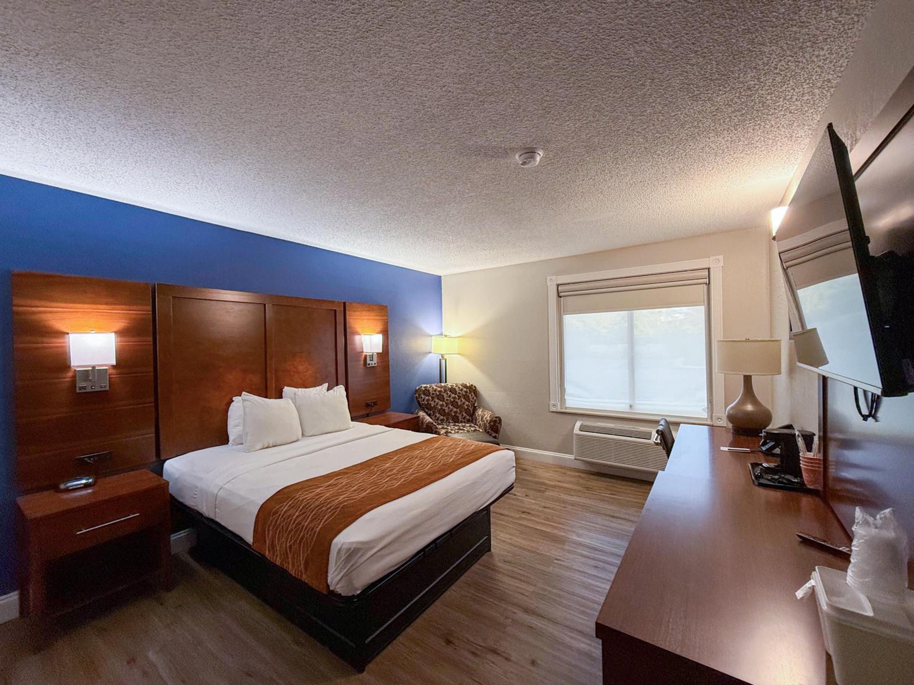 Queen Room - Accessible/Non Smoking - Photo 2
