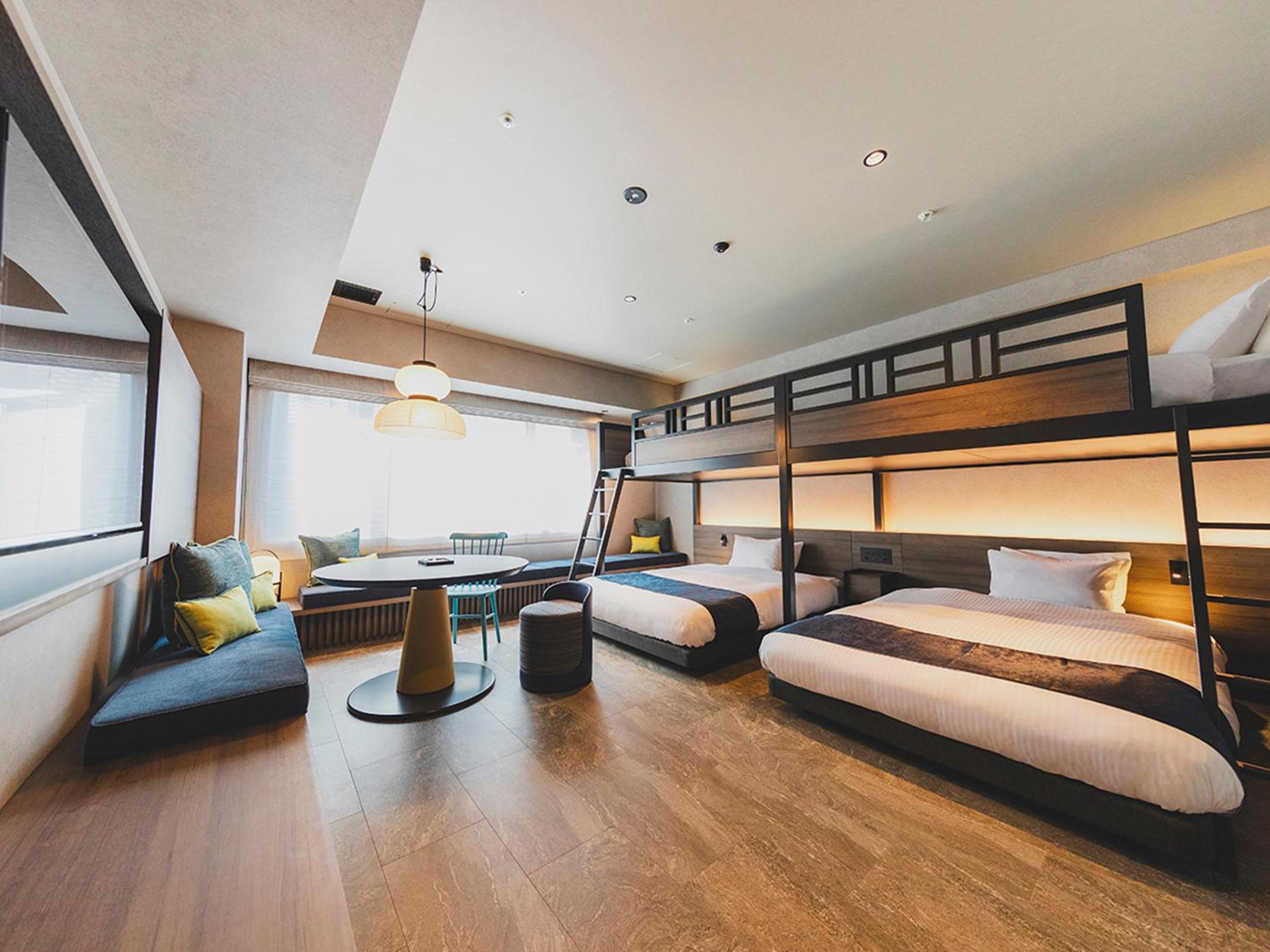 Deluxe Family Room