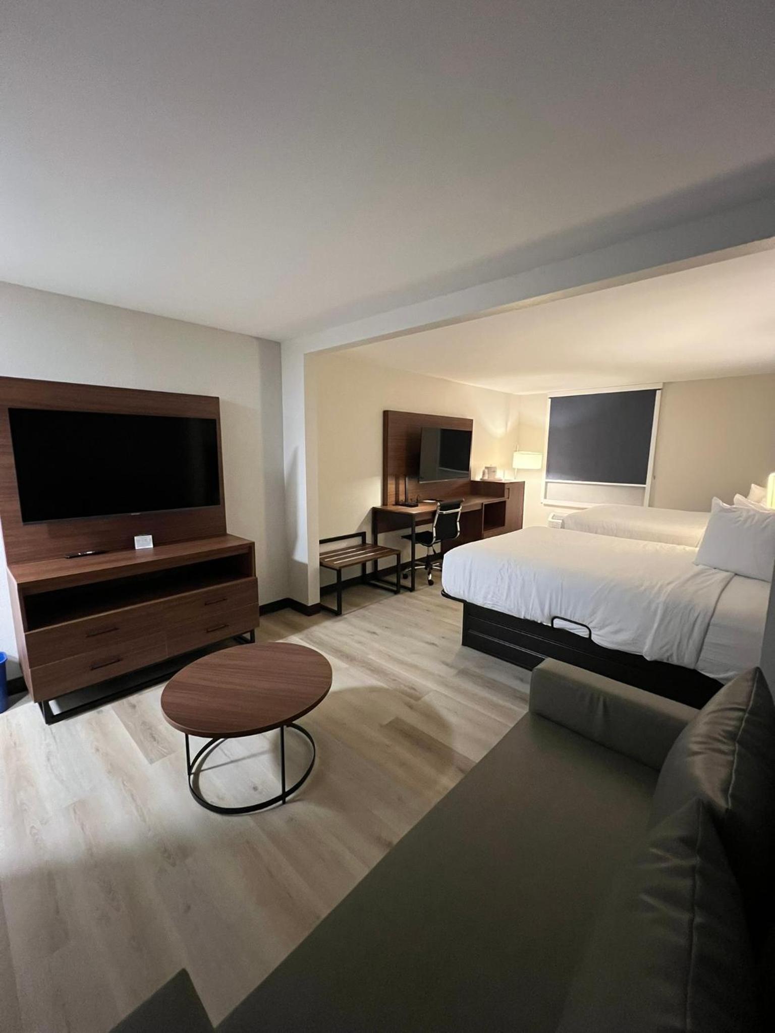 Studio Suite with Two Queen Beds - Non-Smoking - Photo 2