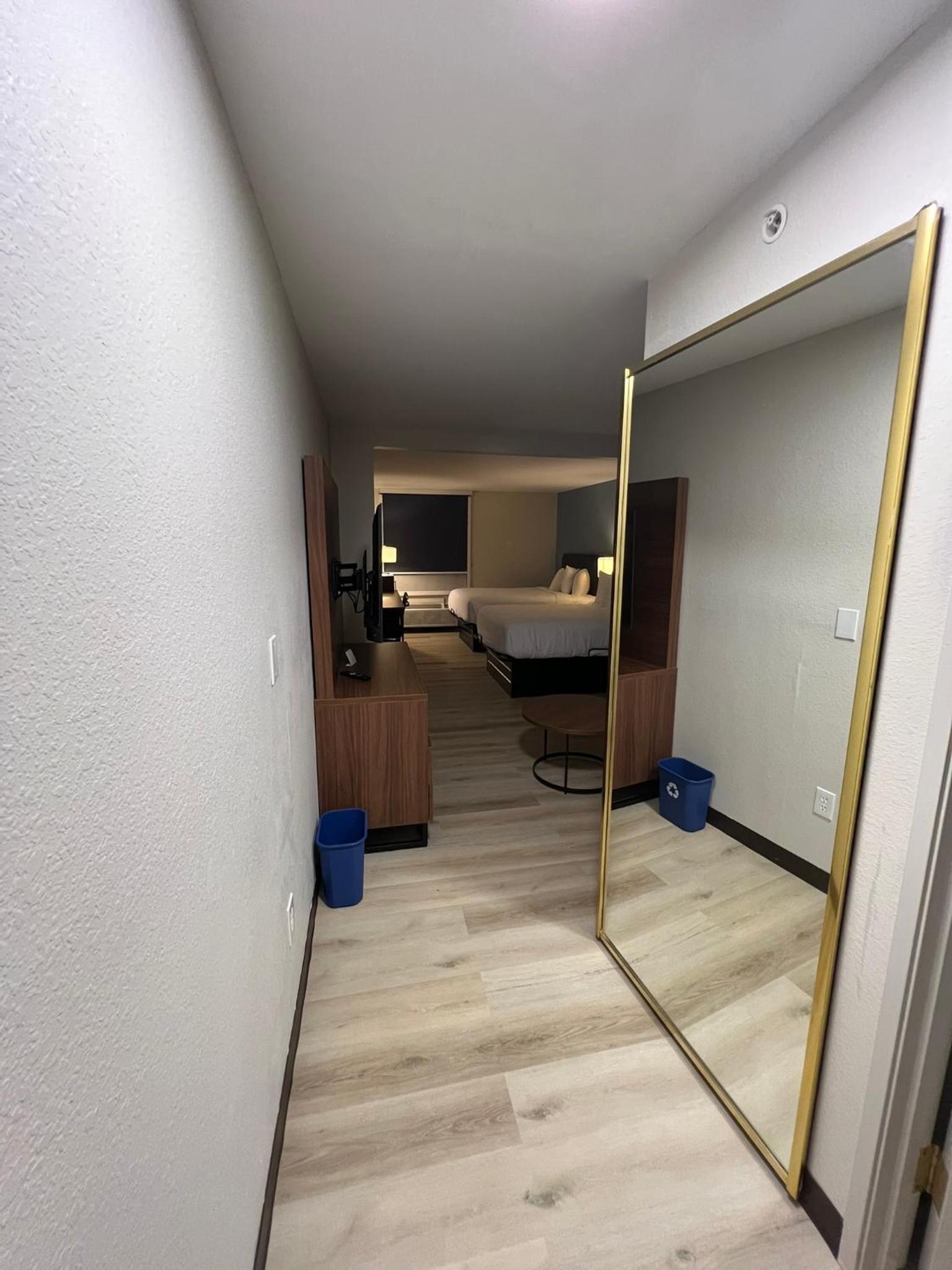 Studio Suite with Two Queen Beds - Non-Smoking - Photo 7