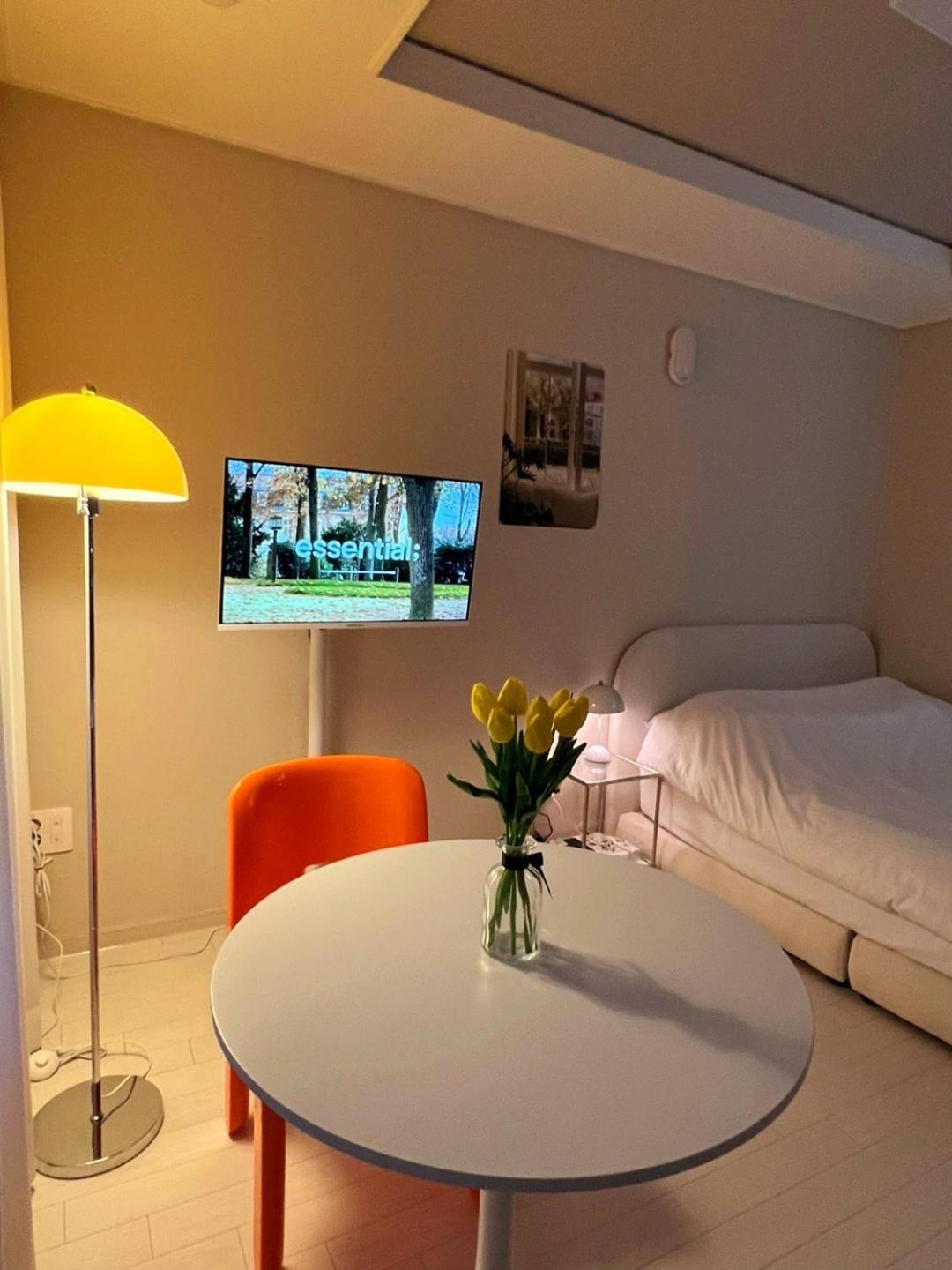 Standard Queen Room - Photo 6