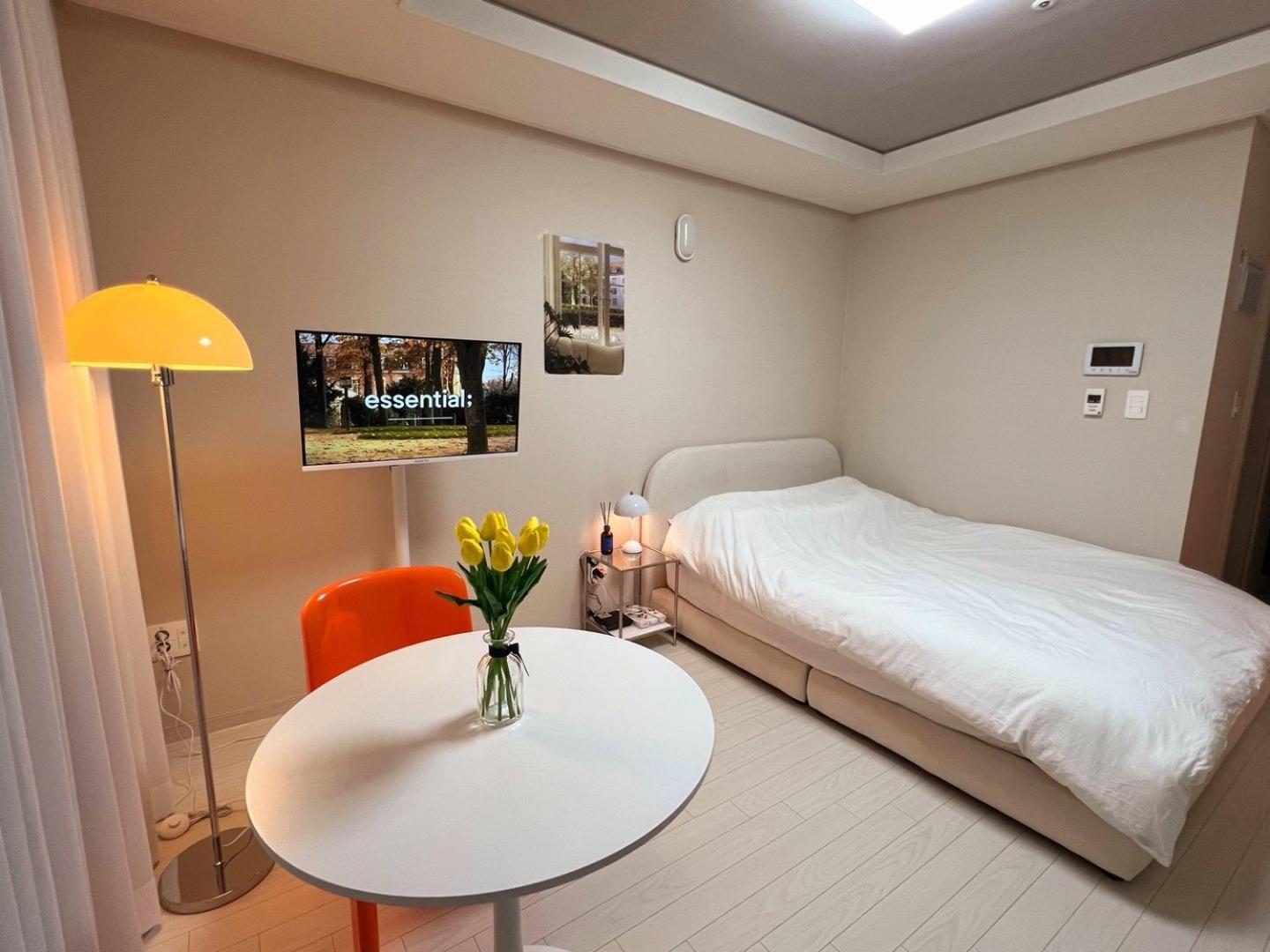 Standard Queen Room - Photo 11